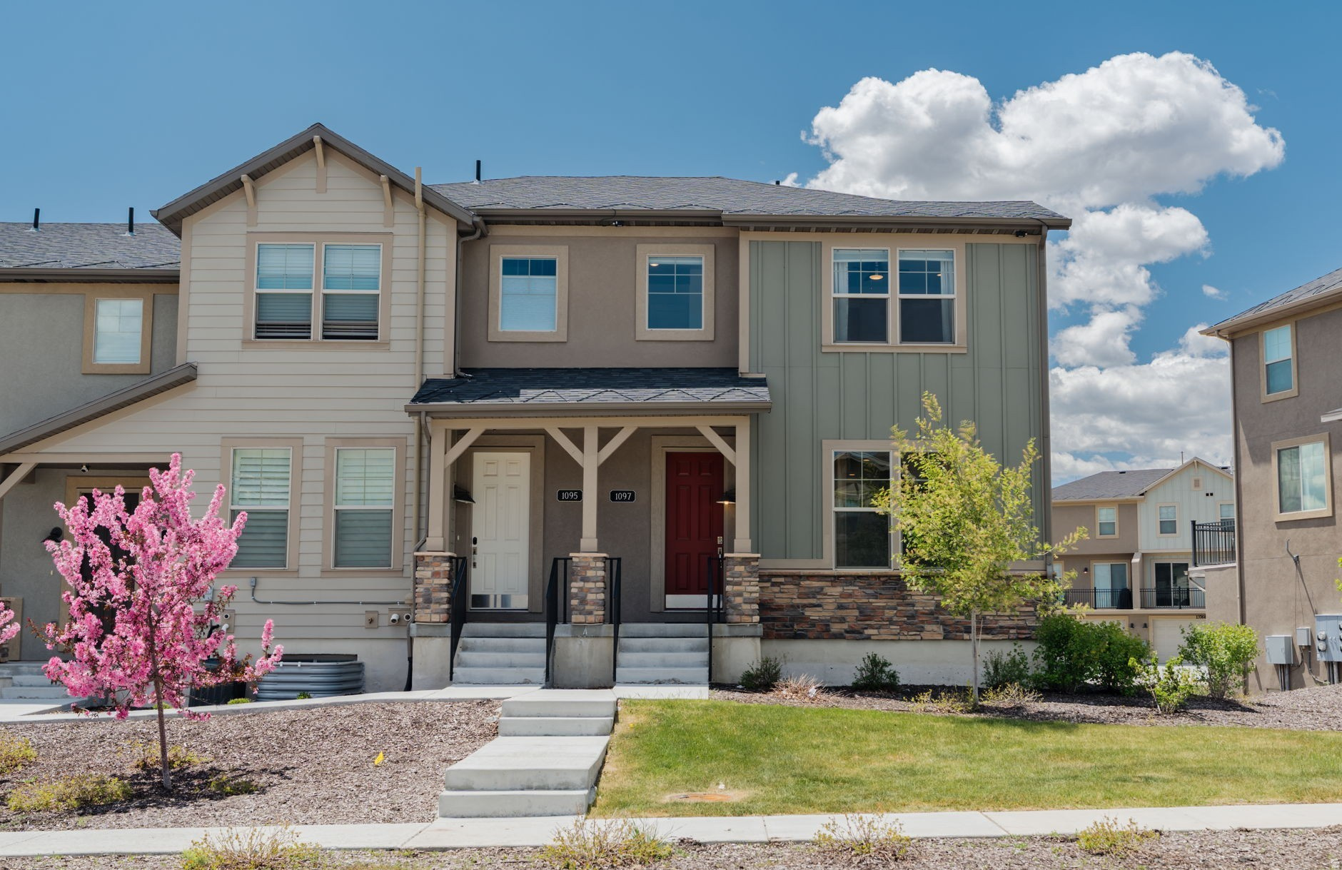 This spacious and light-filled 4-bedroom, 3.5-bath townhome in Wasatch Springs features an open-concept main level with a contemporary kitchen, dining area, and a generous living space that opens to a private deck. The lower level includes a 2-car garage and a guest bedroom, while the top floor offers three additional bedrooms, including the primary suite, and a washer/dryer. Located less than 10 minutes from Park City, Deer Valley East Village, and Kimball Junction, and only two minutes from the Richardson Flat Park & Ride. Owners can obtain a membership to the Onyx Club at Black Rock Mountain Resort to access amenities such as a gym, sauna, steam room, and pool. The resort also offers Ice Hockey tournaments and events throughout the year.