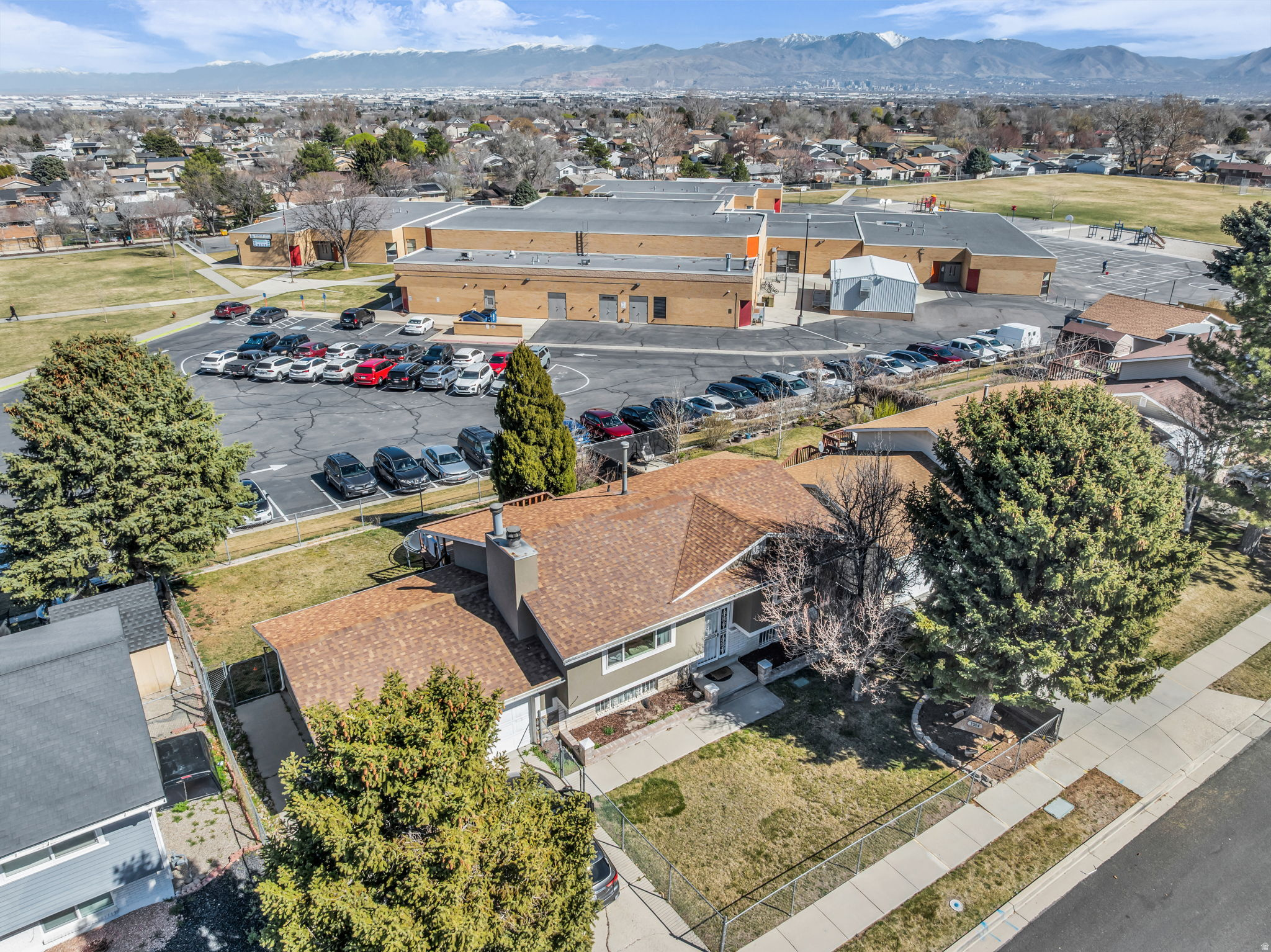 WOODLEDGE #3 - Residential