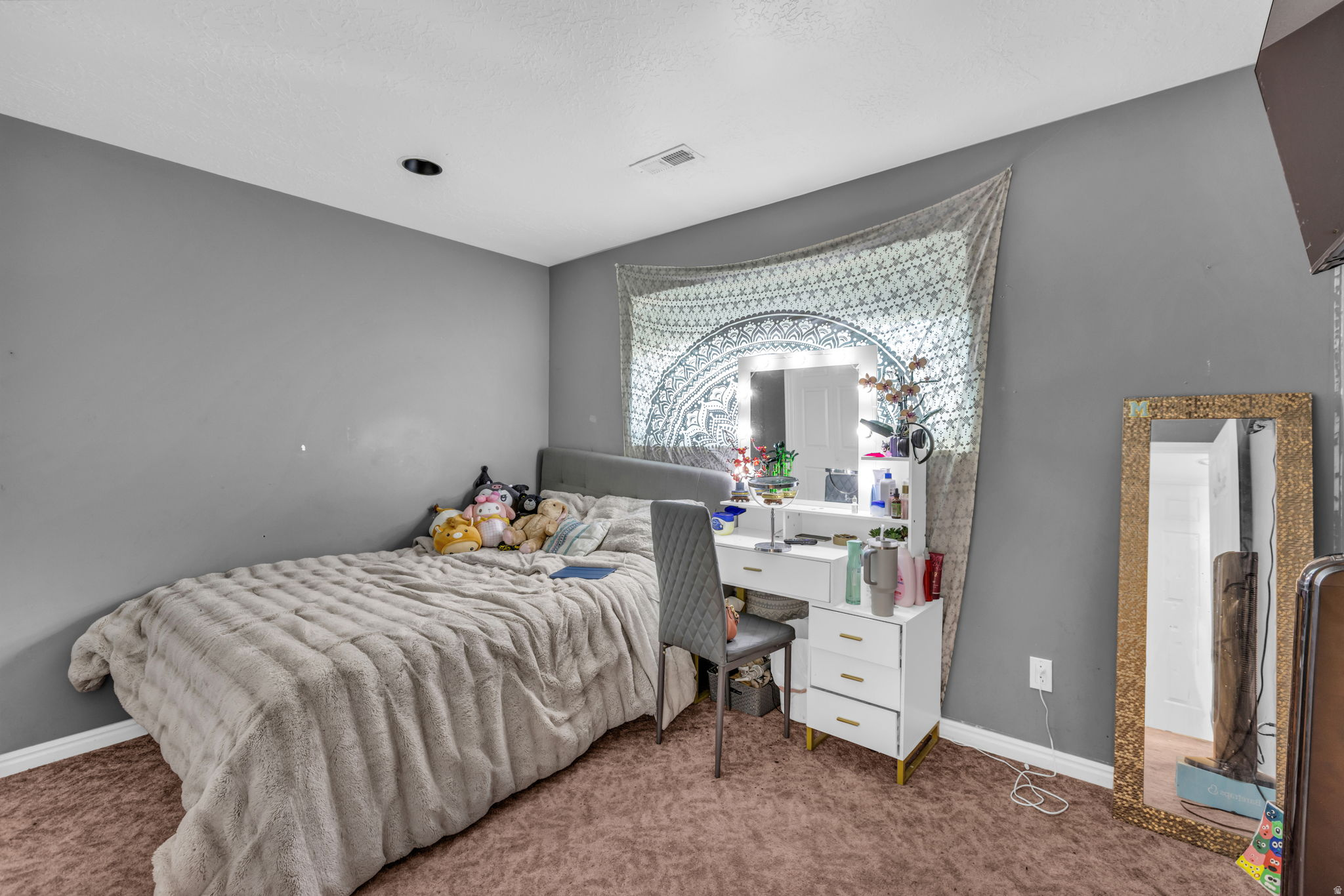 WOODLEDGE #3 - Residential