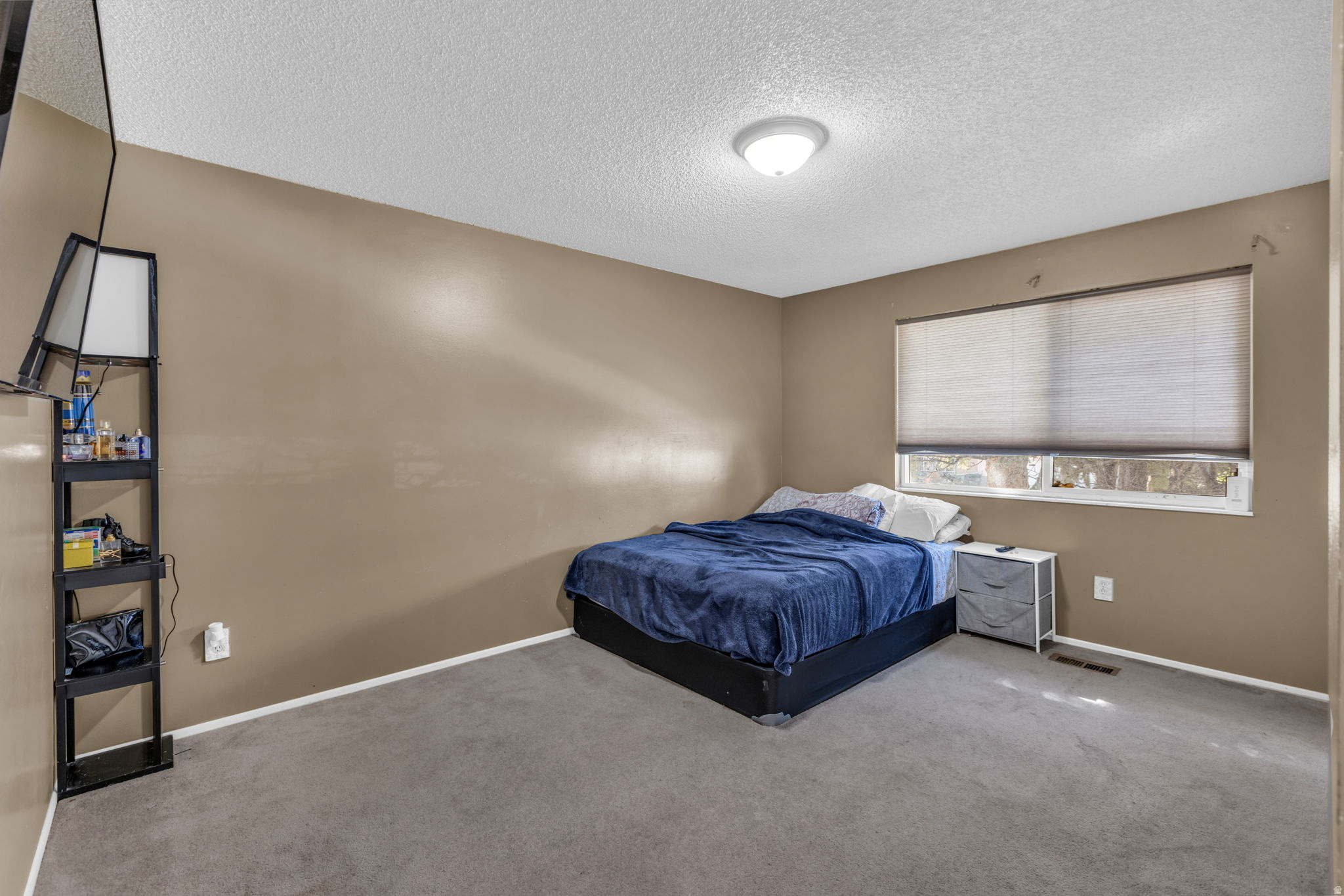 WOODLEDGE #3 - Residential