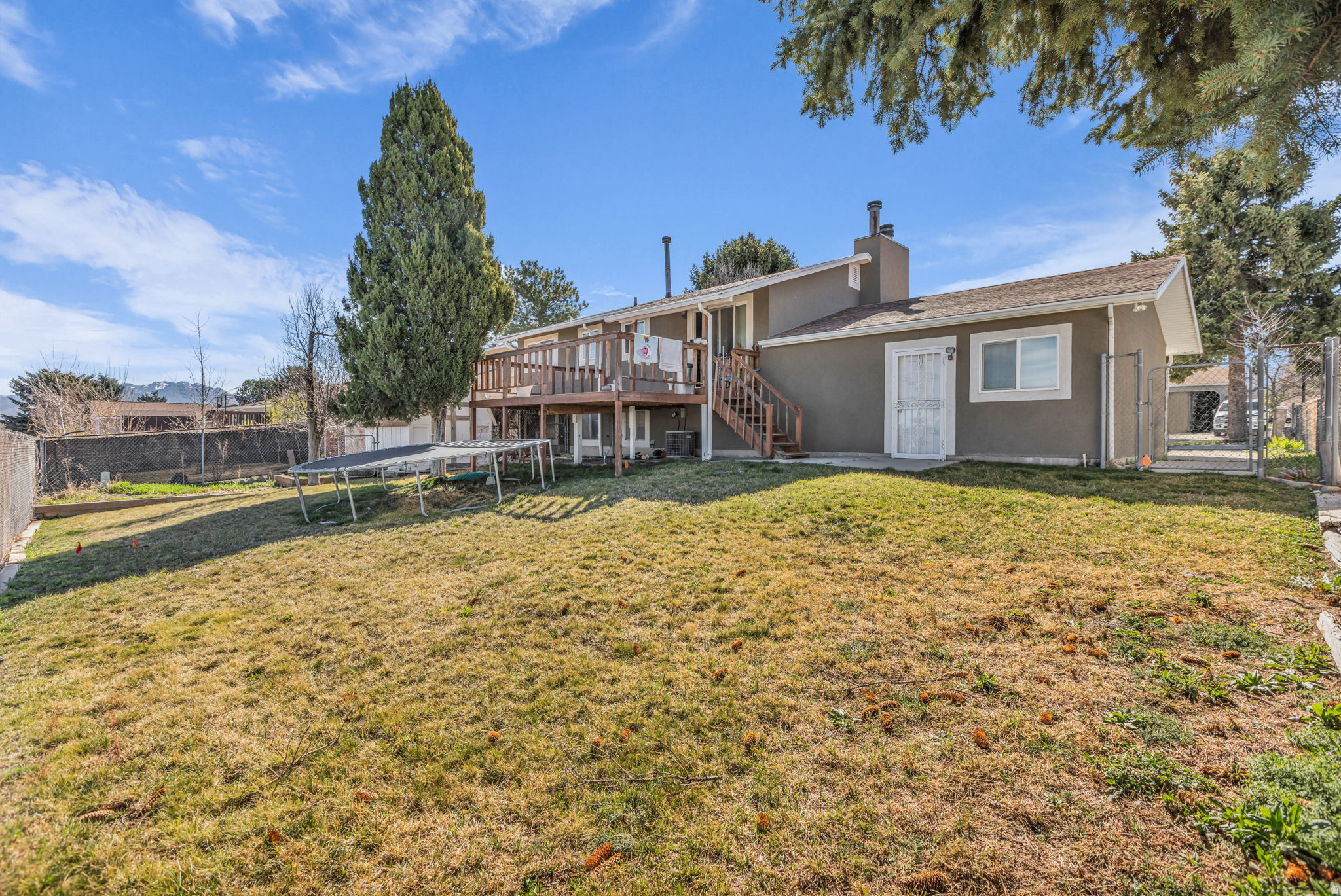 WOODLEDGE #3 - Residential