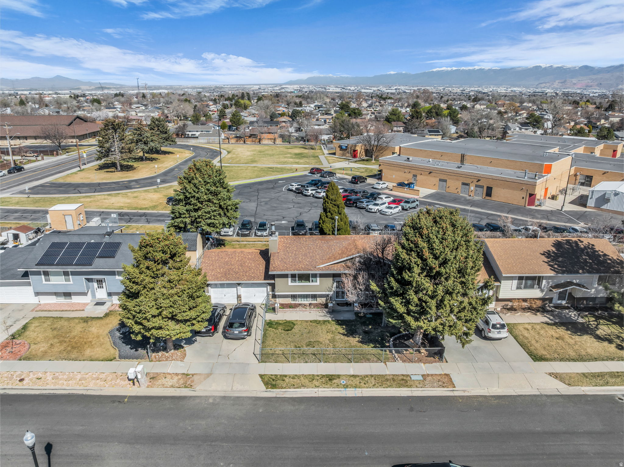 WOODLEDGE #3 - Residential