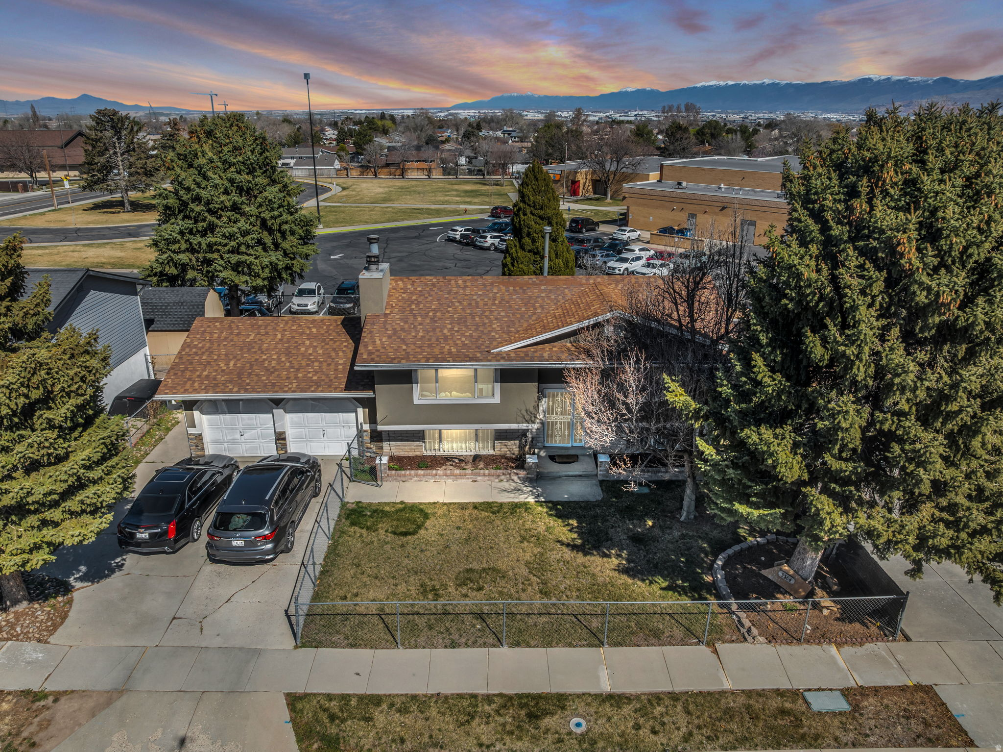 WOODLEDGE #3 - Residential