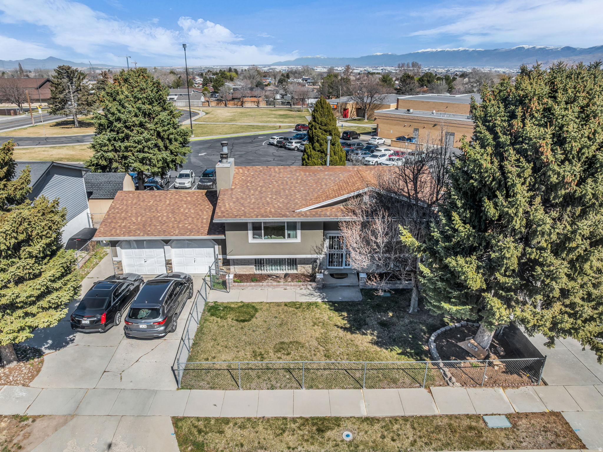 WOODLEDGE #3 - Residential