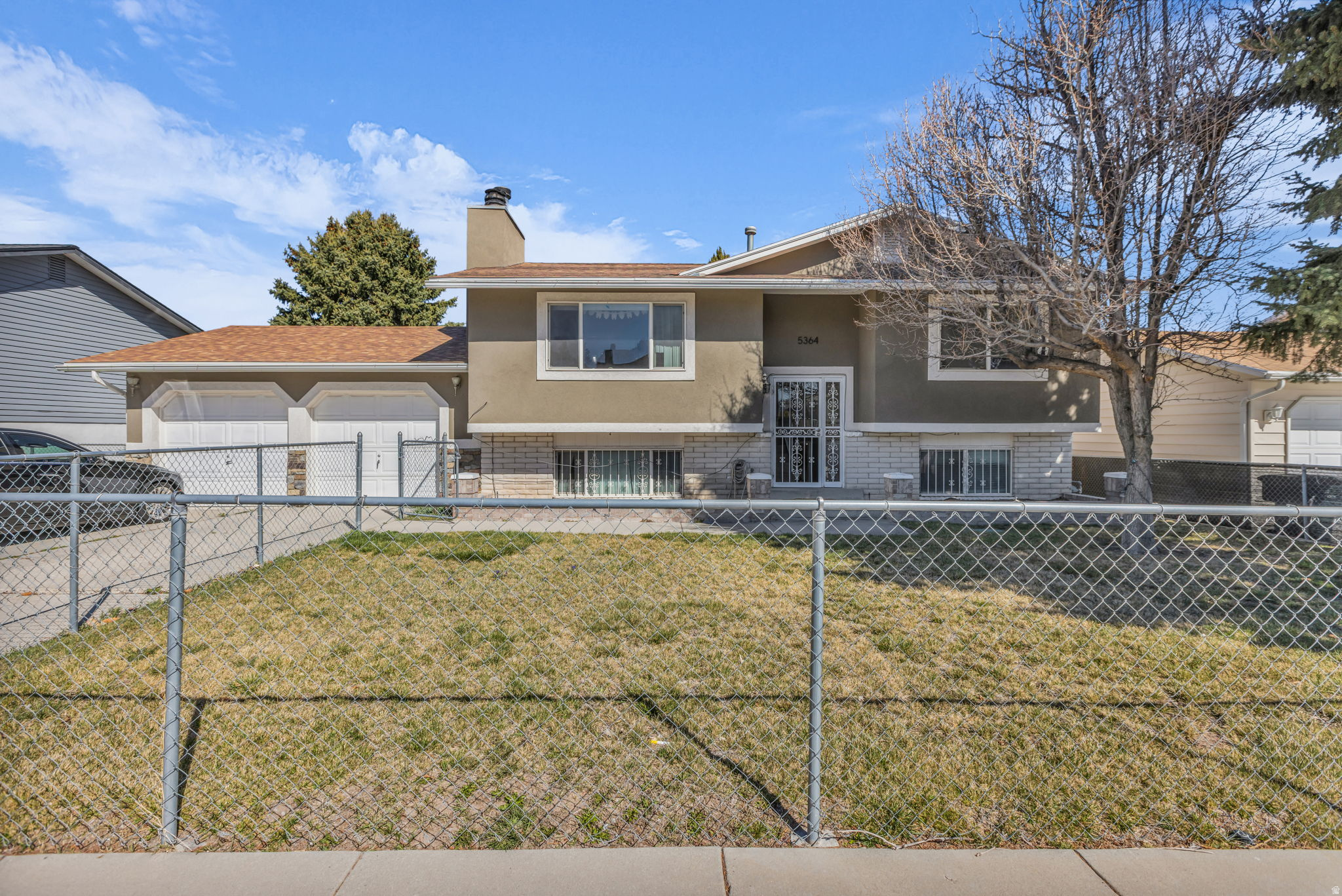 WOODLEDGE #3 - Residential