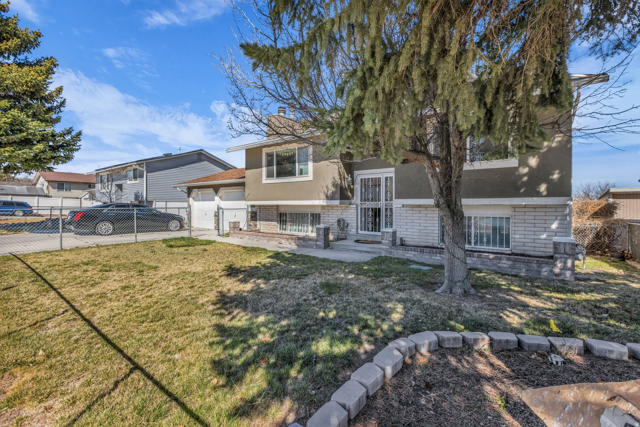 WOODLEDGE #3 - Residential