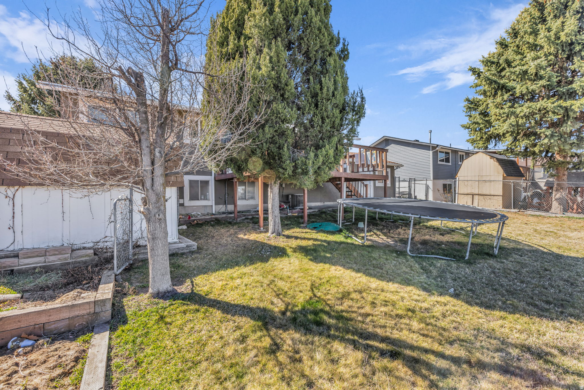 WOODLEDGE #3 - Residential