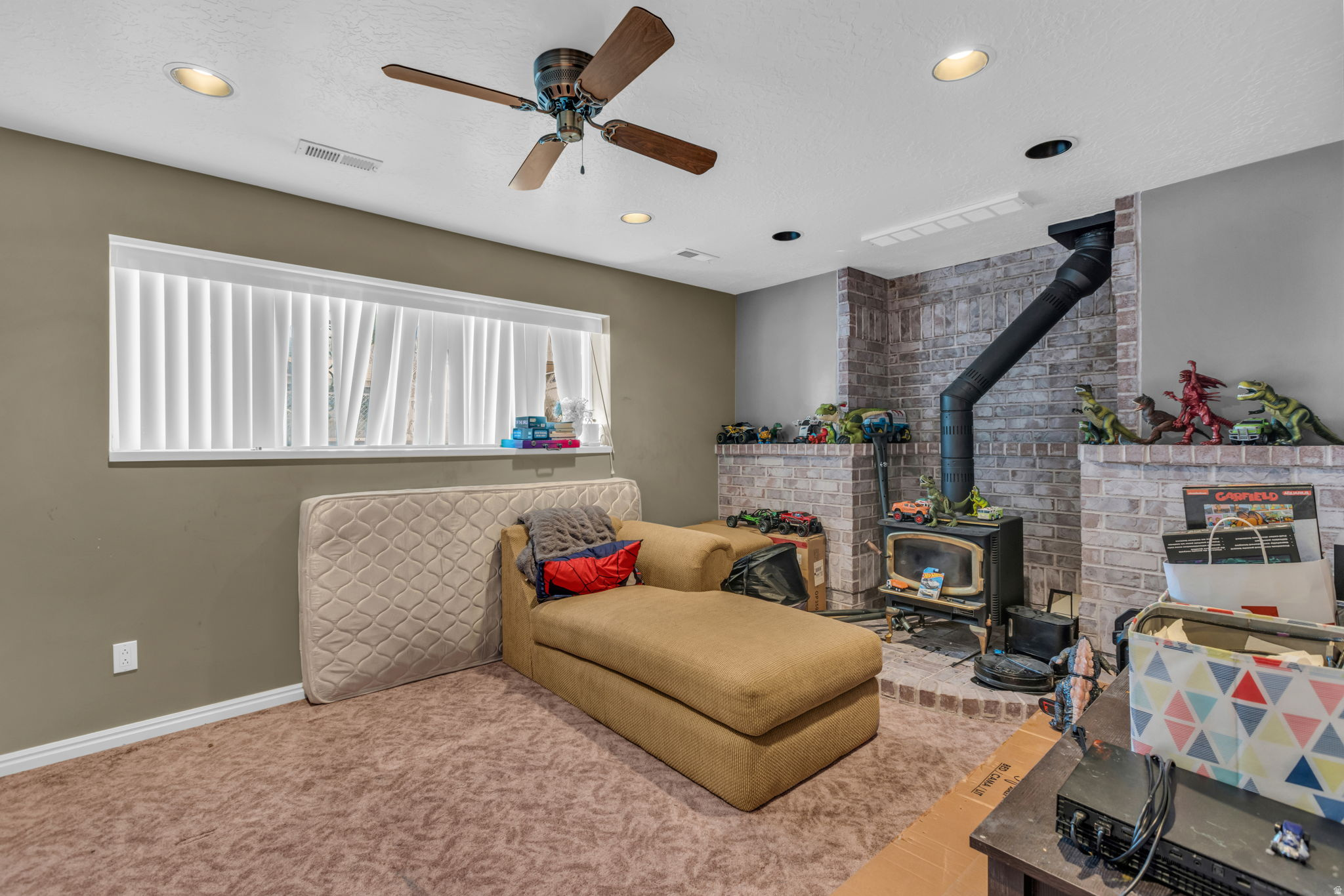 WOODLEDGE #3 - Residential