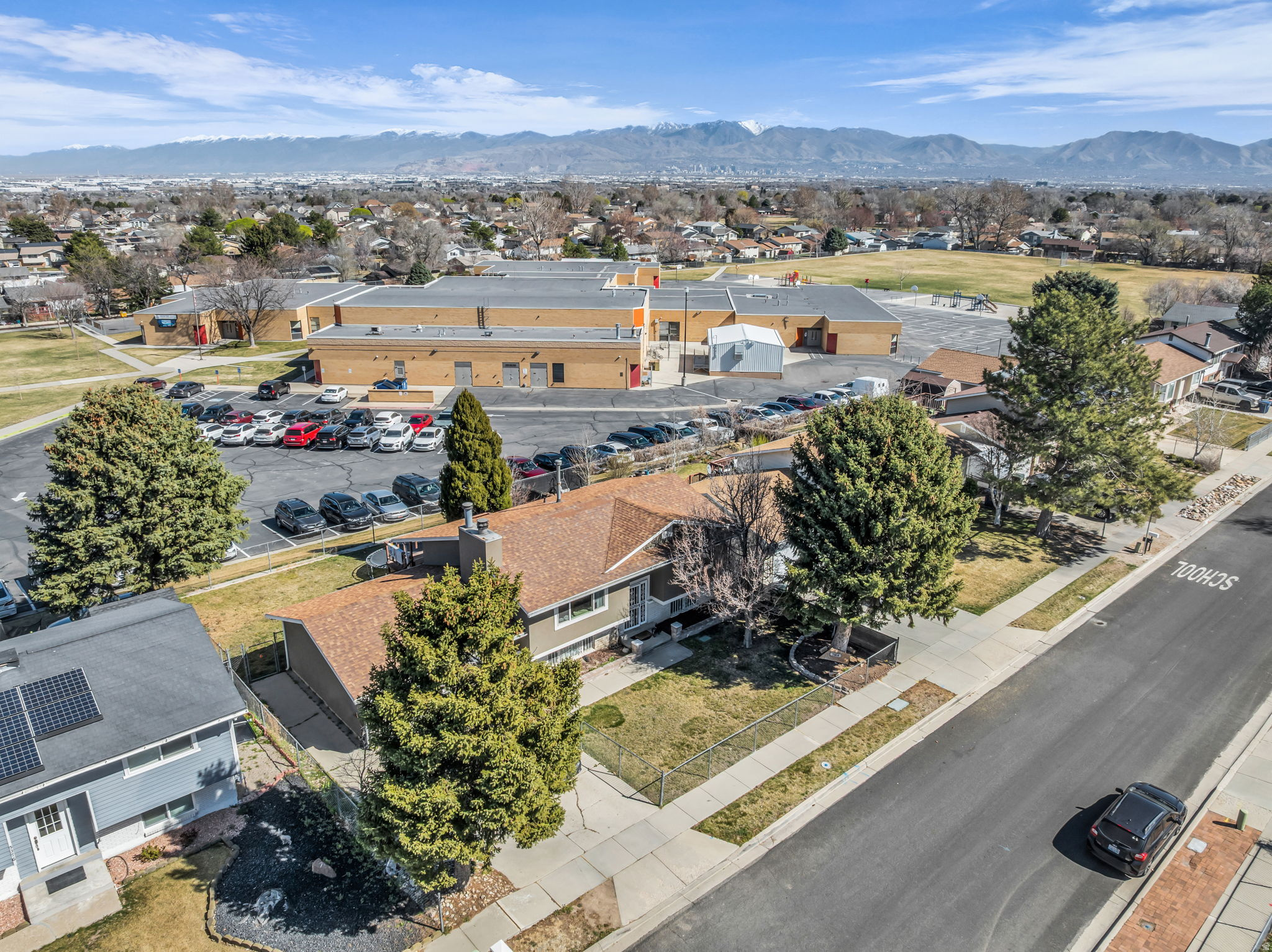 WOODLEDGE #3 - Residential
