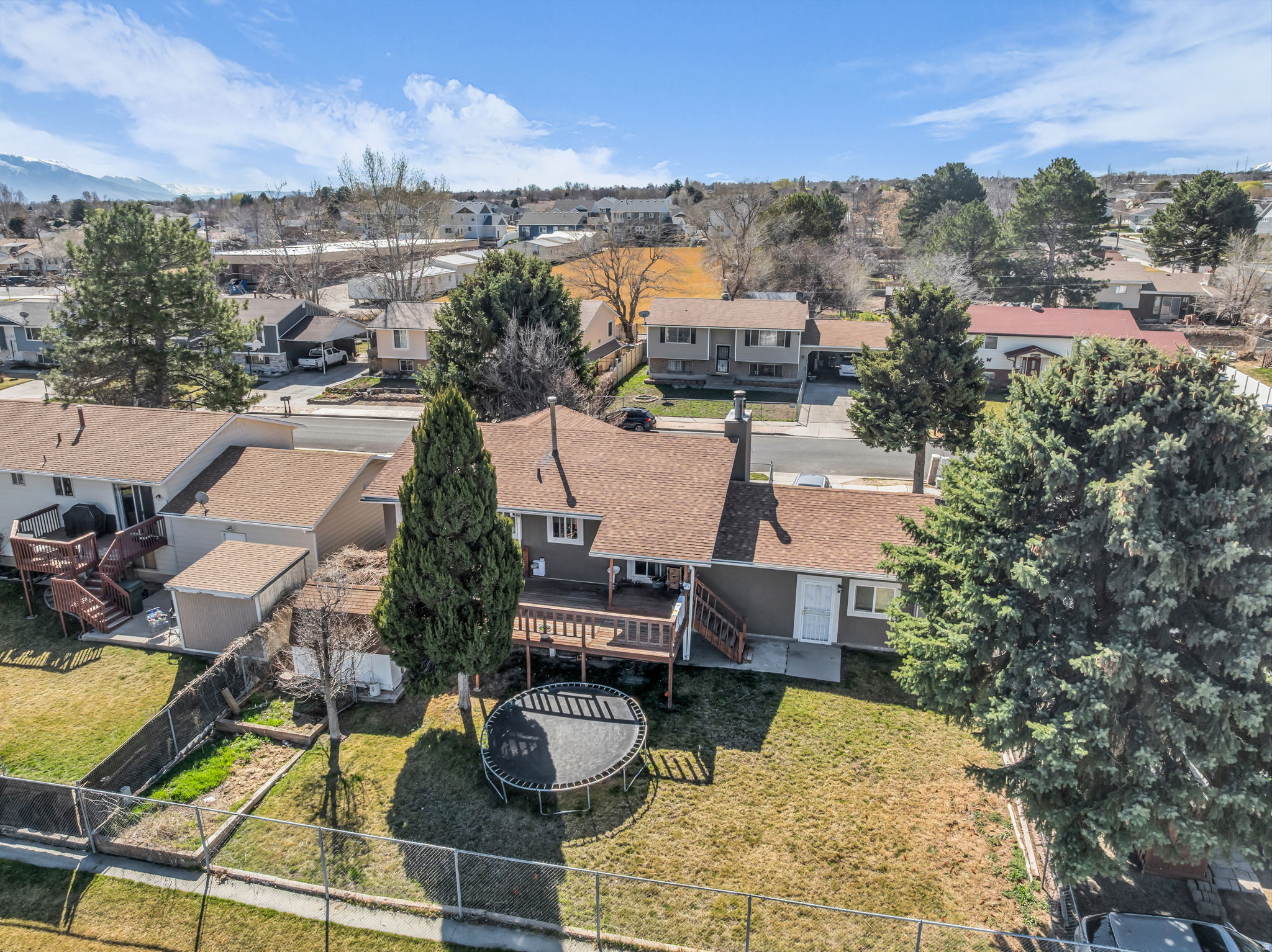 WOODLEDGE #3 - Residential