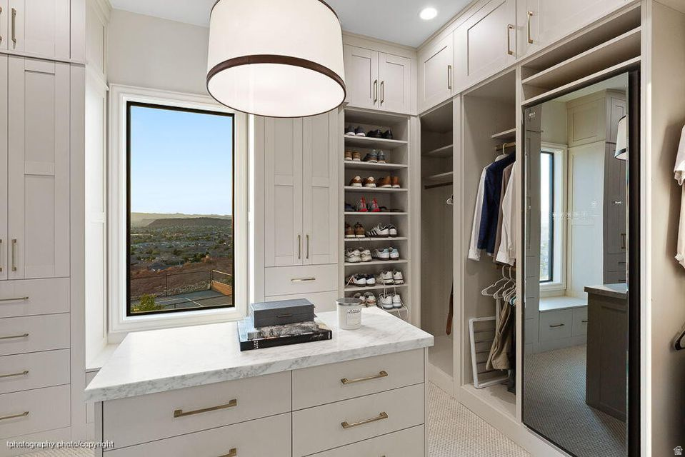 BANDED HILLS - Residential