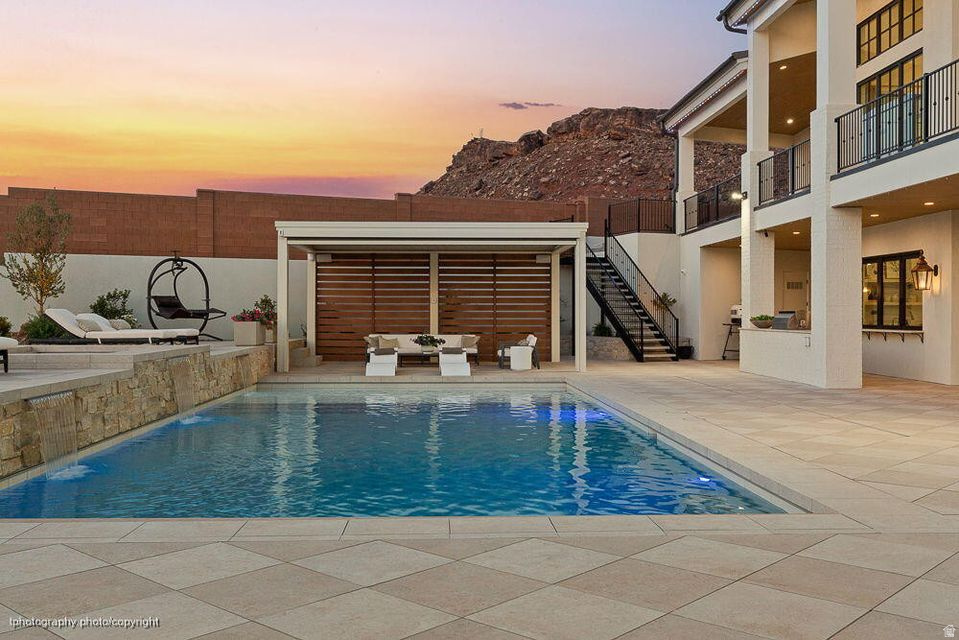 BANDED HILLS - Residential