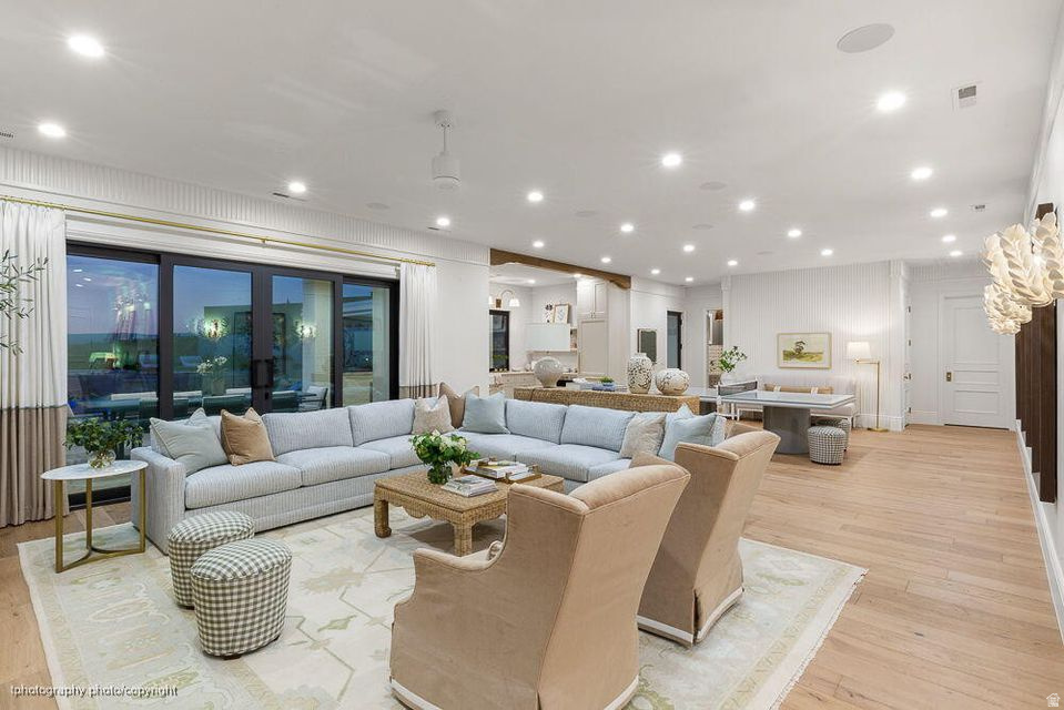 BANDED HILLS - Residential