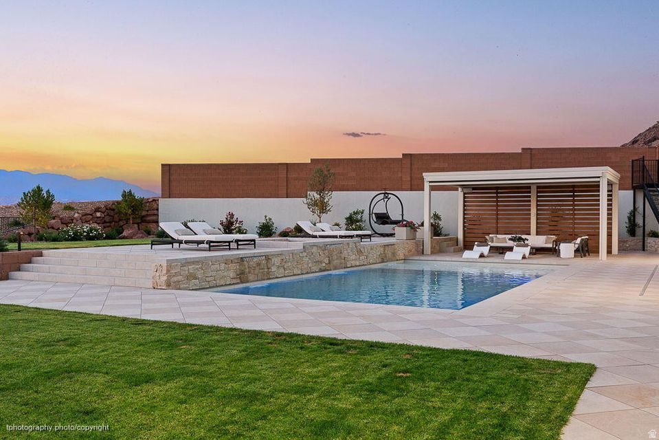 BANDED HILLS - Residential