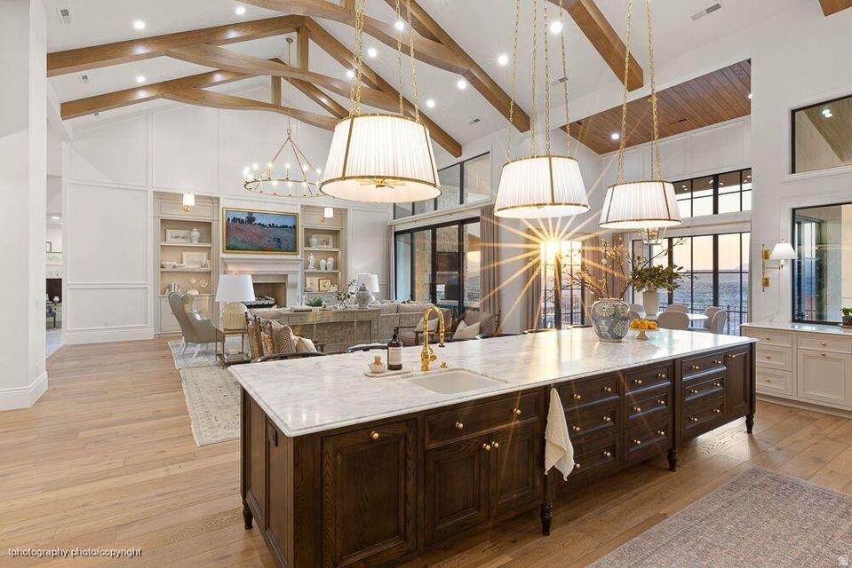 BANDED HILLS - Residential
