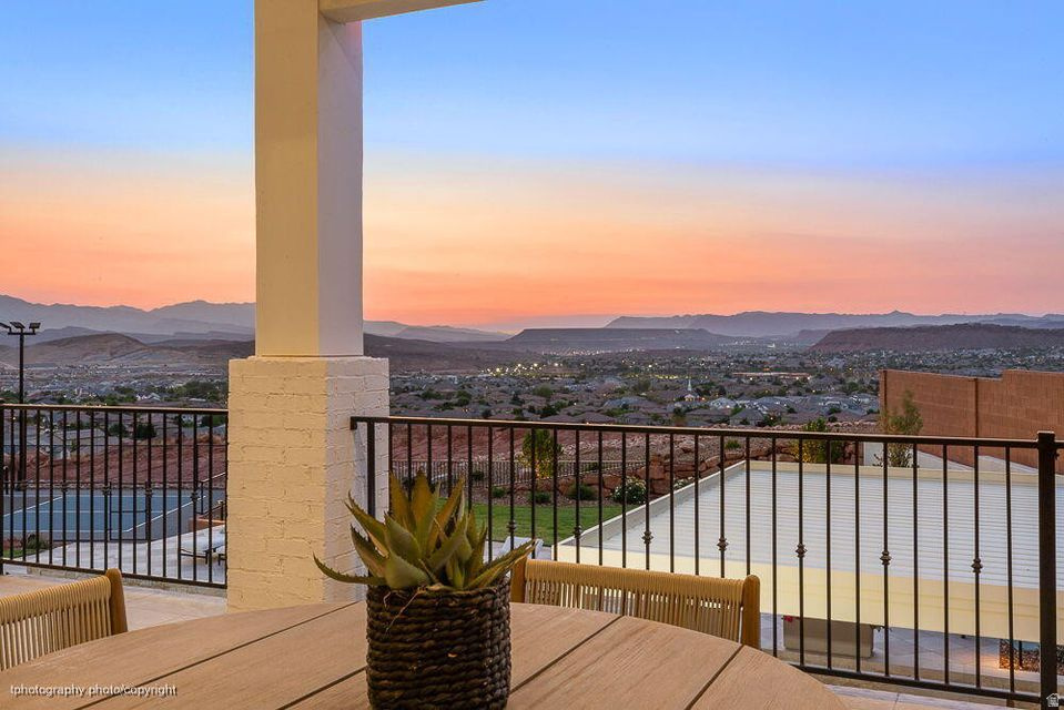 BANDED HILLS - Residential