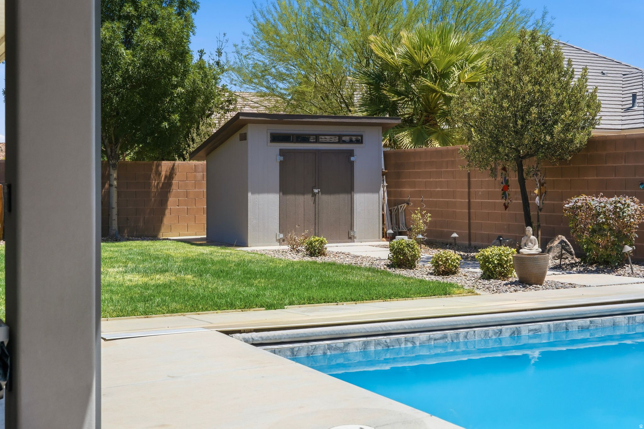 ASPEN ESTATES PH 6 - Residential