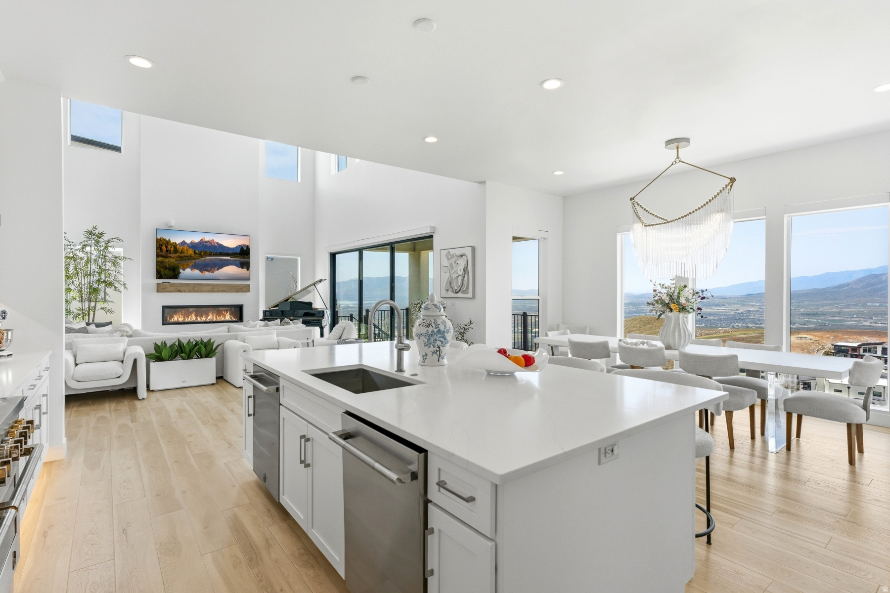 LAKEVIEW ESTATES - Residential