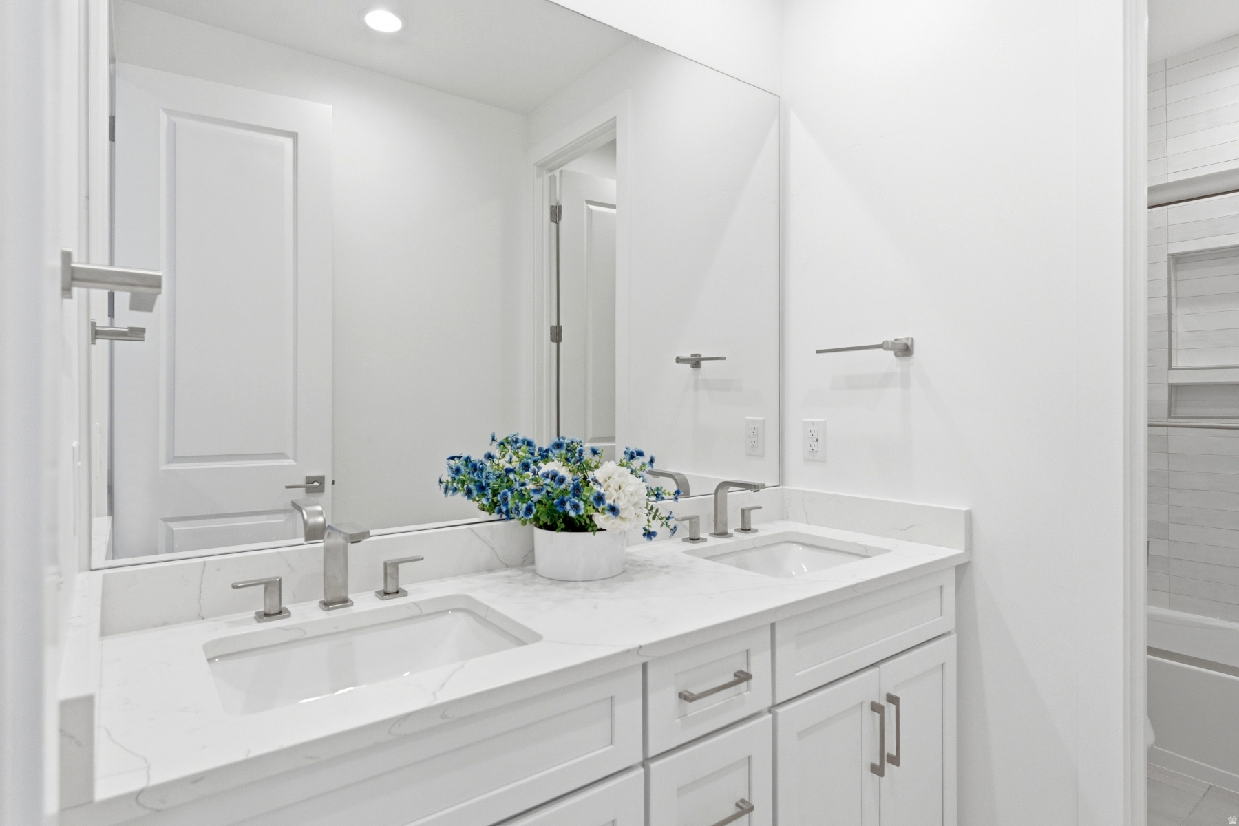LAKEVIEW ESTATES - Residential