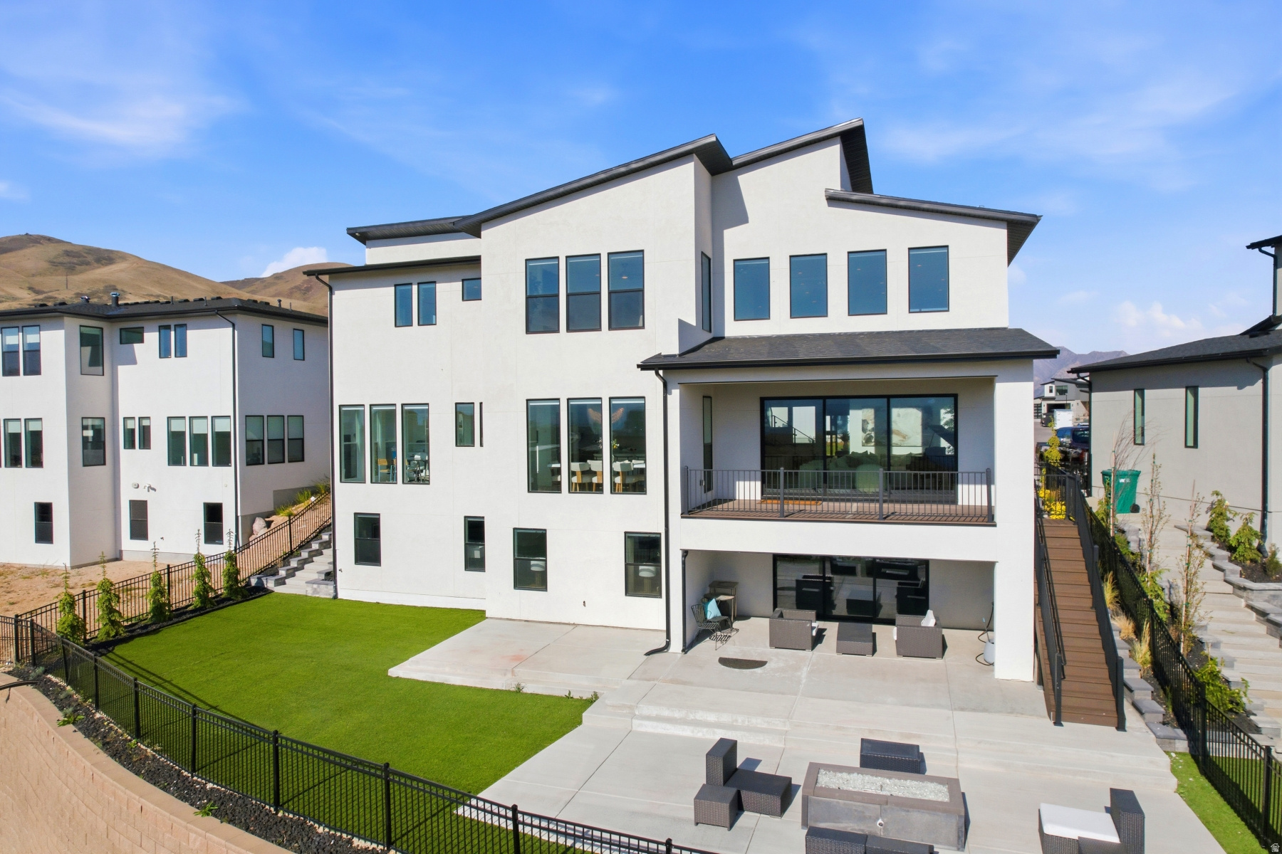 LAKEVIEW ESTATES - Residential