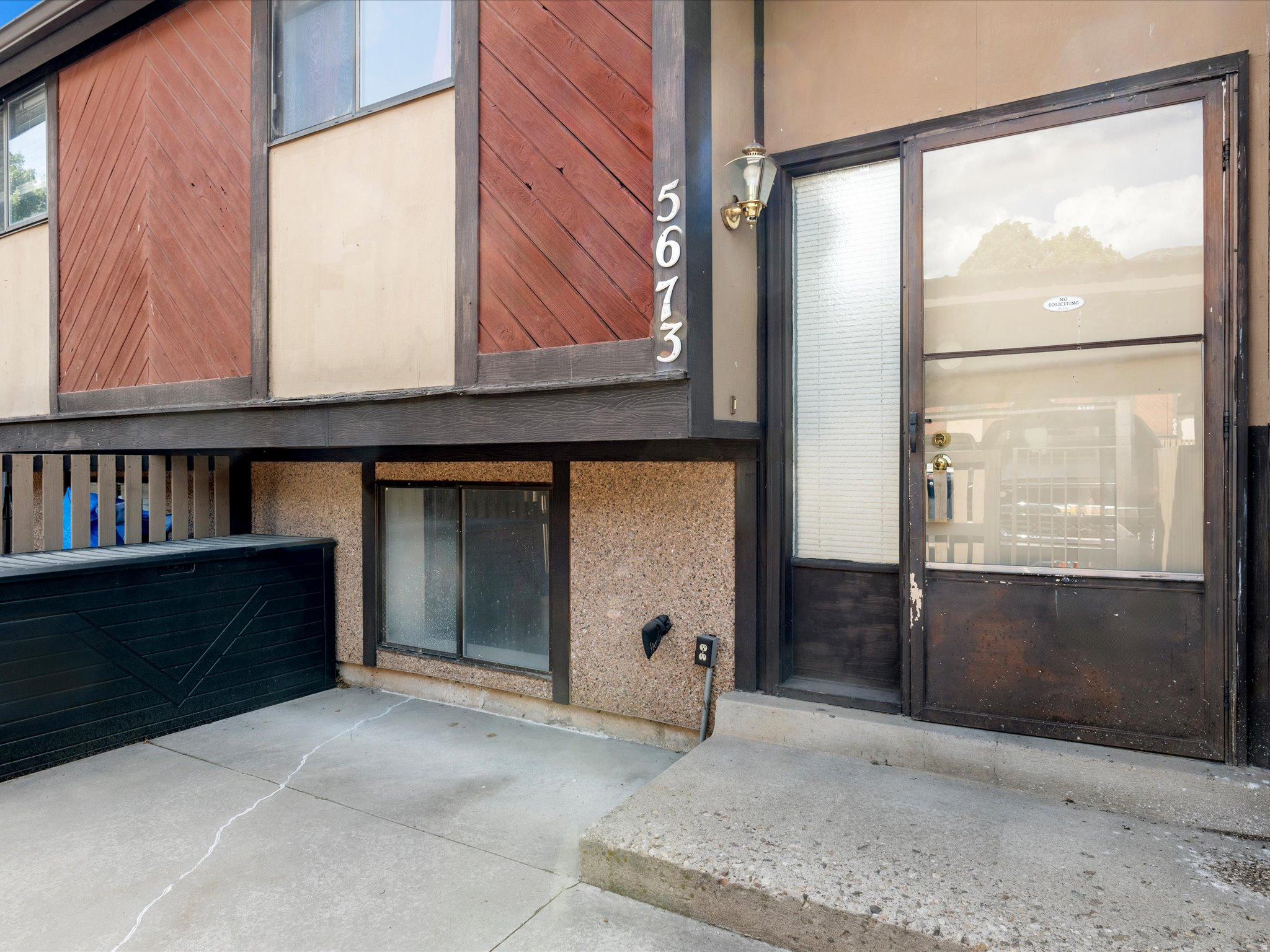 2 Bed 2 Bath Condo in the quiet and convenient South Ogden Community!  Super close to shopping, dining, and highway 89.  Don't pay rent, when you can own for cheaper!  Furnace is new, and exterior maintenance is paid through the HOA. The community pool is well maintained and open all summer long.  Schedule your showing today!