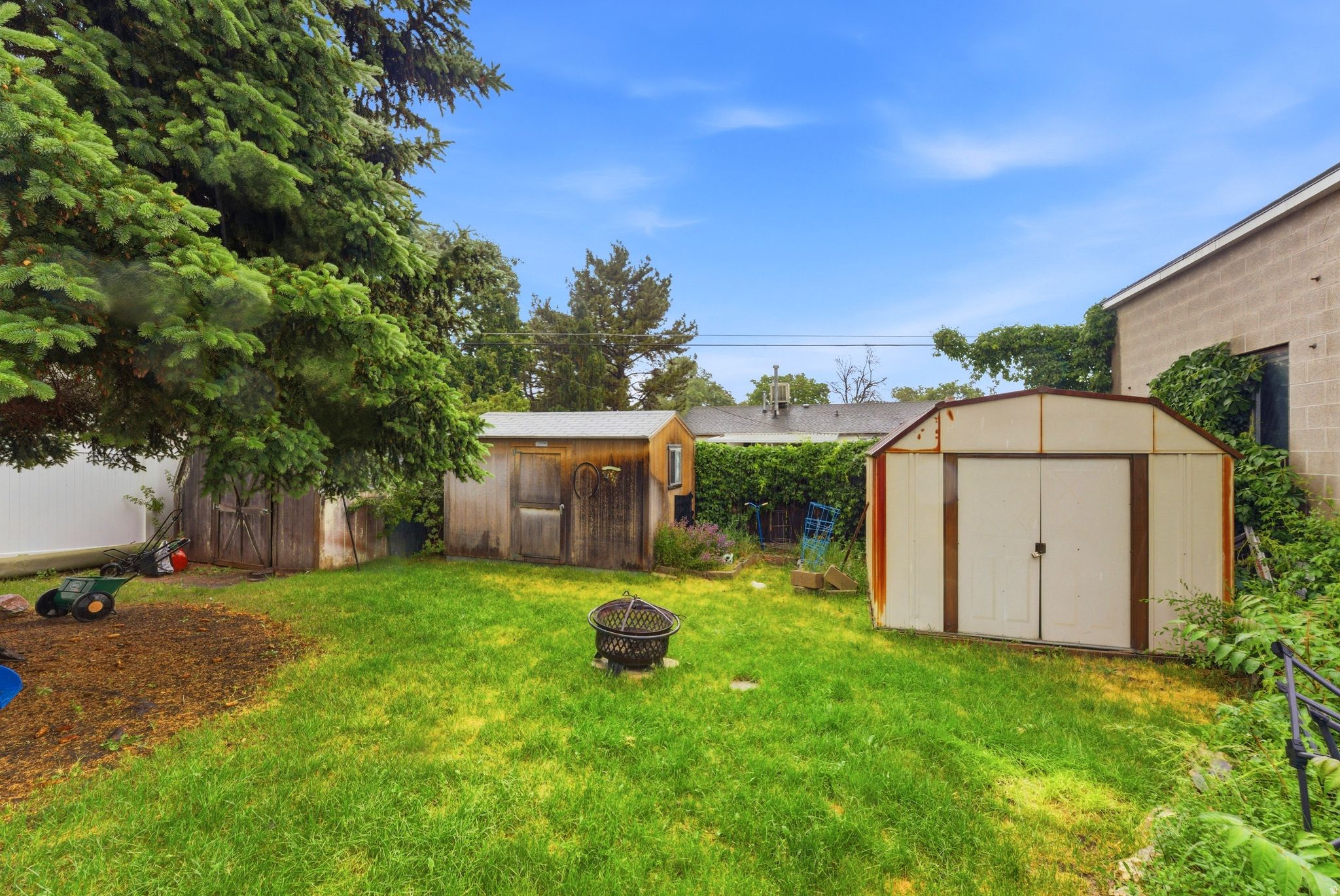 KEARNS TOWNSITE - Residential