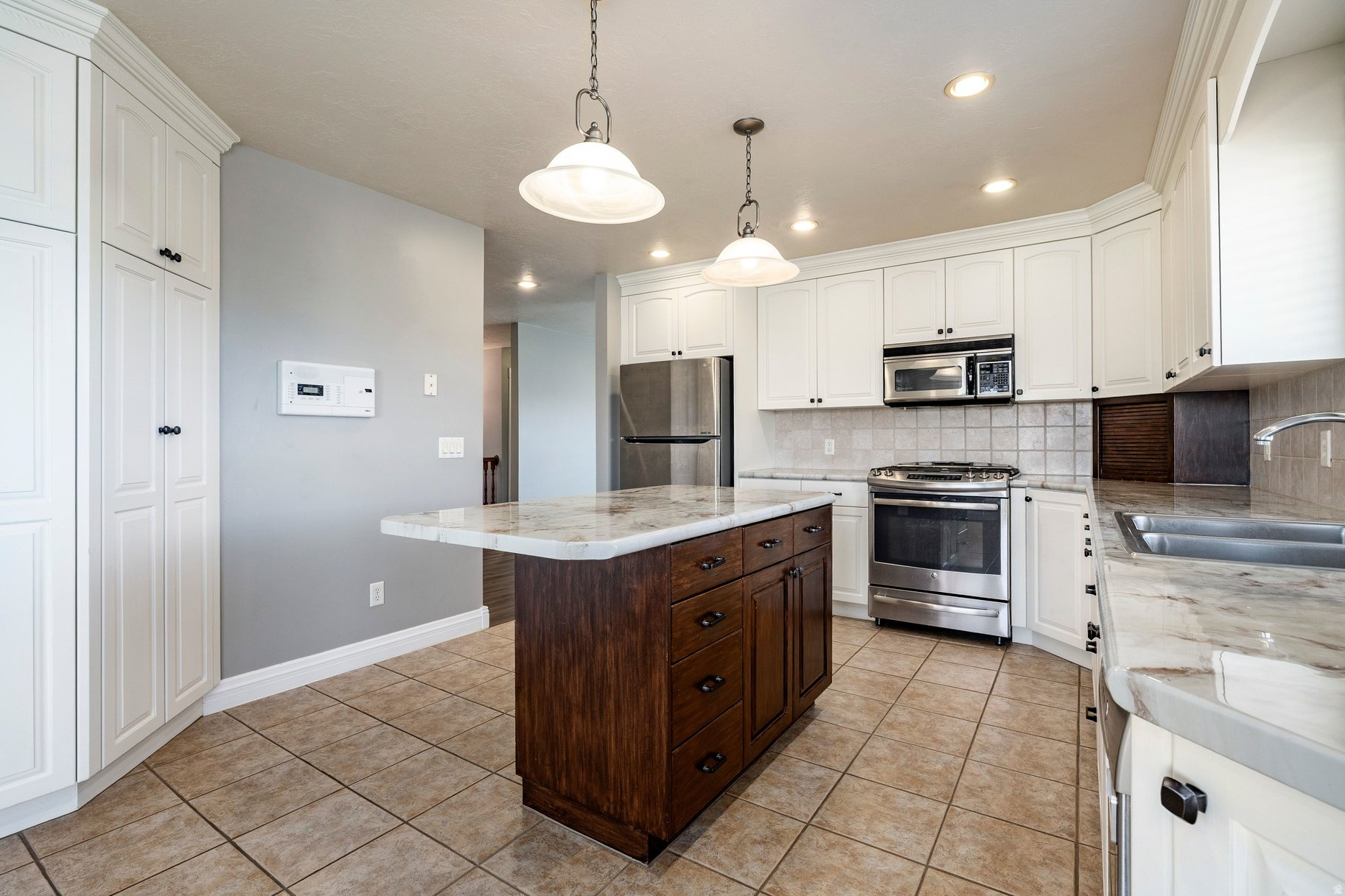 VALLEY HILLS ESTATES - Residential
