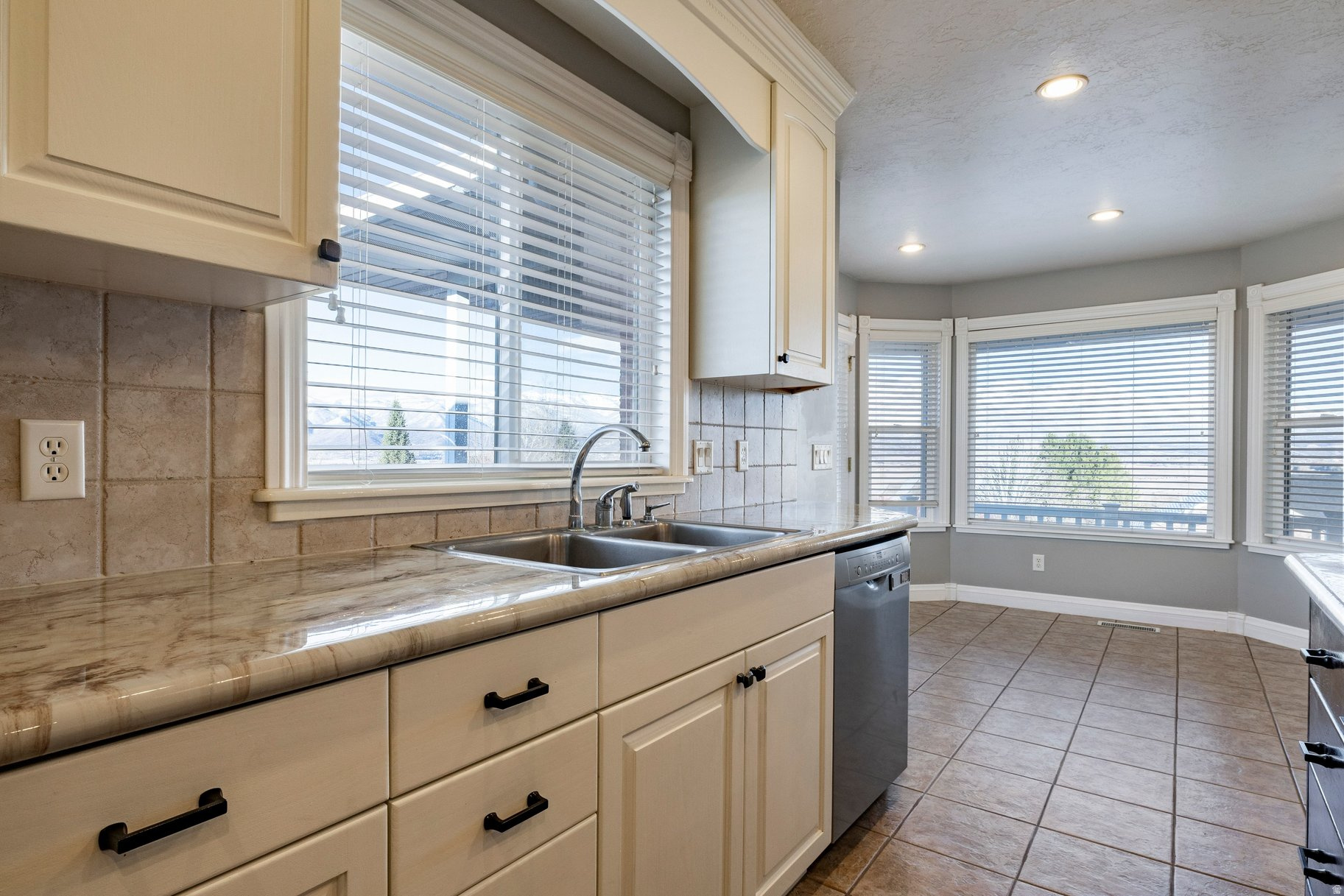 VALLEY HILLS ESTATES - Residential