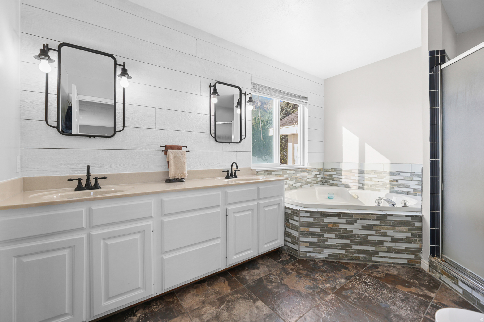LAKEVIEW HEIGHTS - Residential