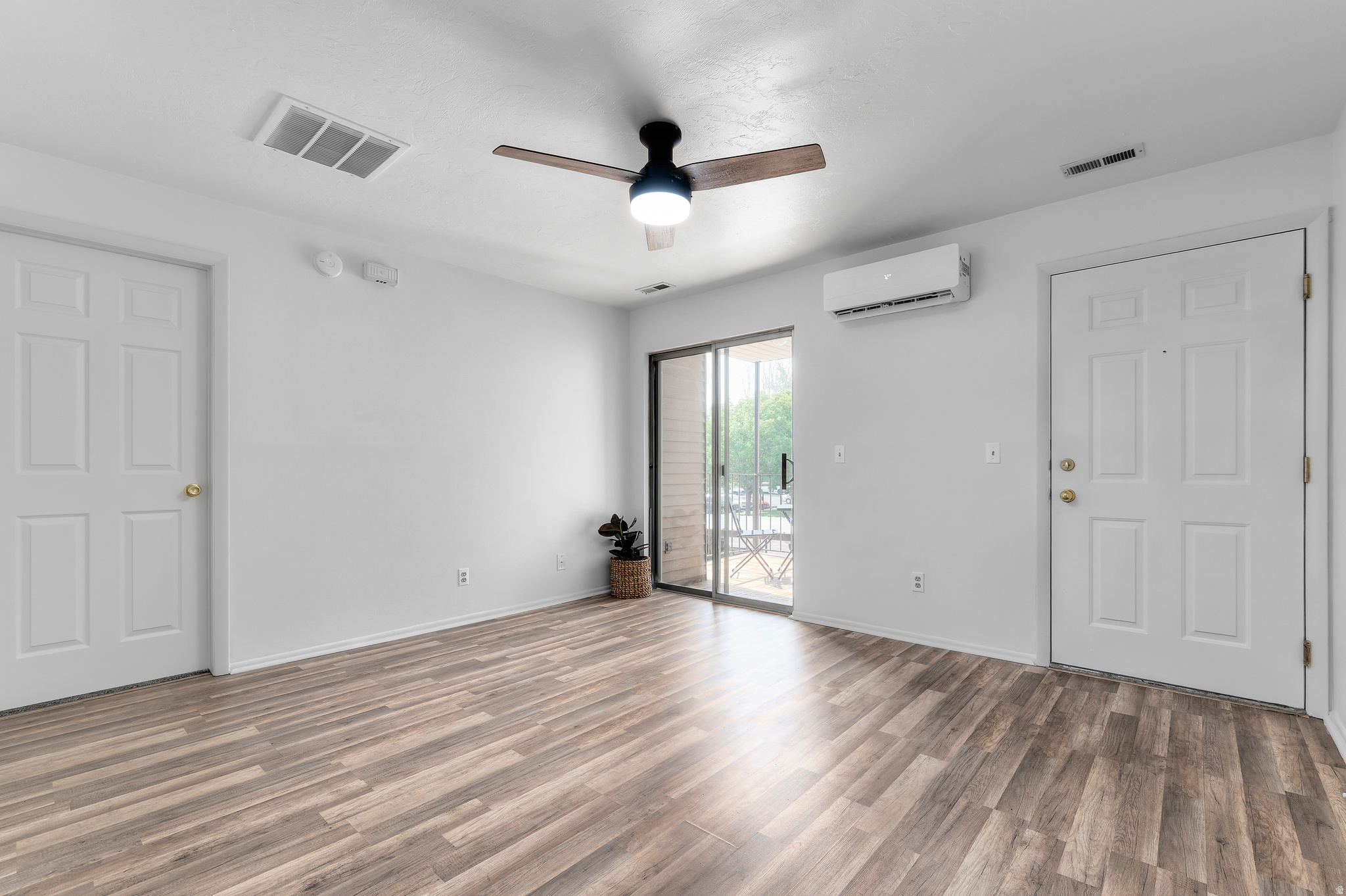 OAK MEADOWS - Residential