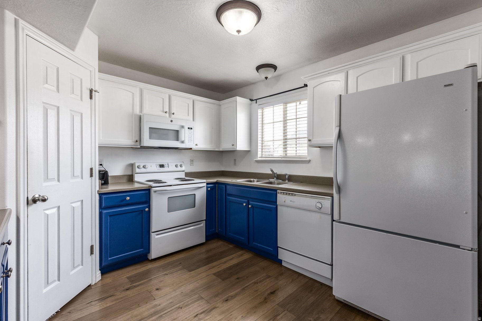 TOWNHOMES AT CAMELOT VILLAGE - Residential