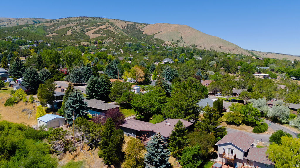 MOUNTAIN SHADOWS - Residential