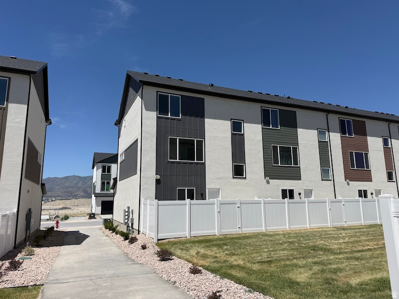 TOWNS AT BRYLEE FARMS - Residential