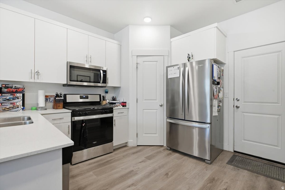WOODMORE POINTE SUBDV - Residential