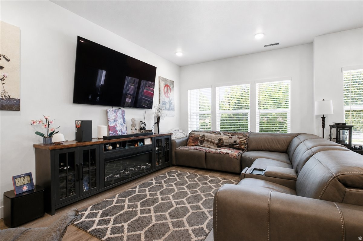 WOODMORE POINTE SUBDV - Residential
