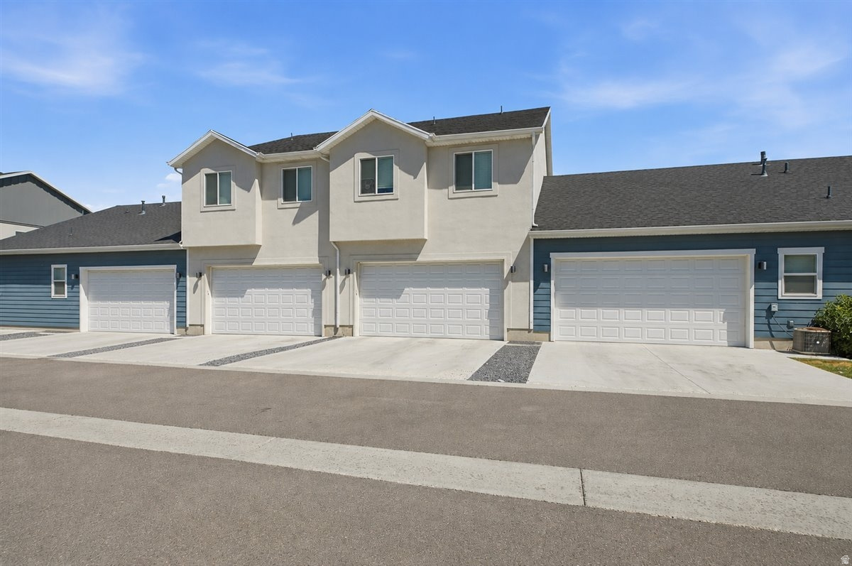 WOODMORE POINTE SUBDV - Residential