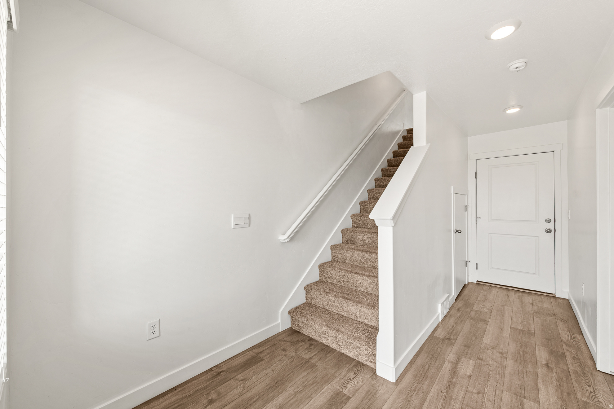 EDGEWATER - Residential