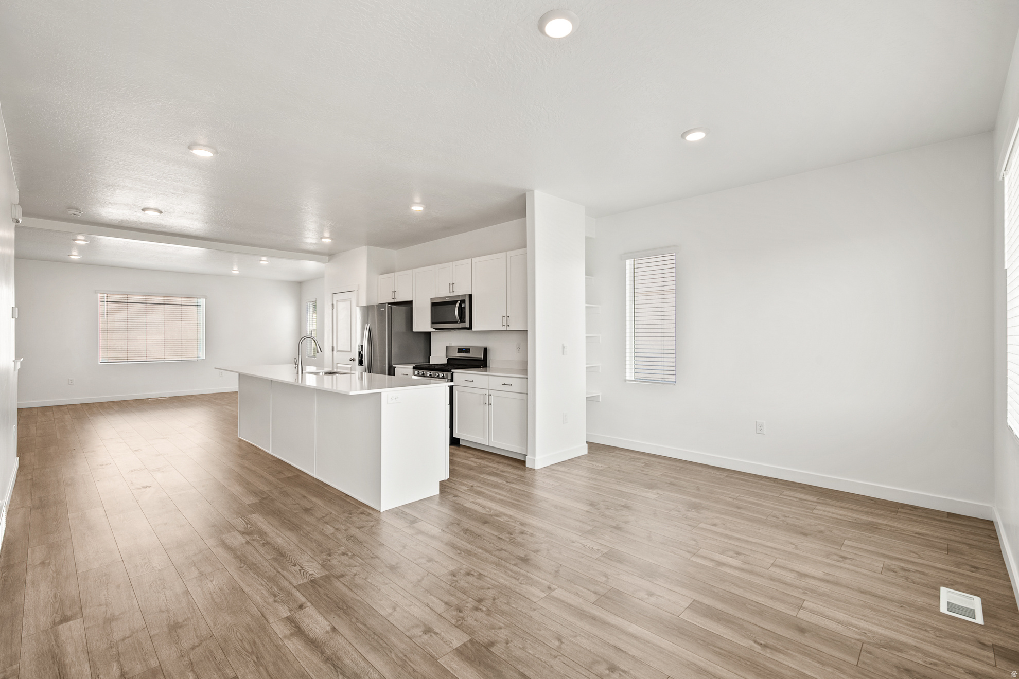 EDGEWATER - Residential