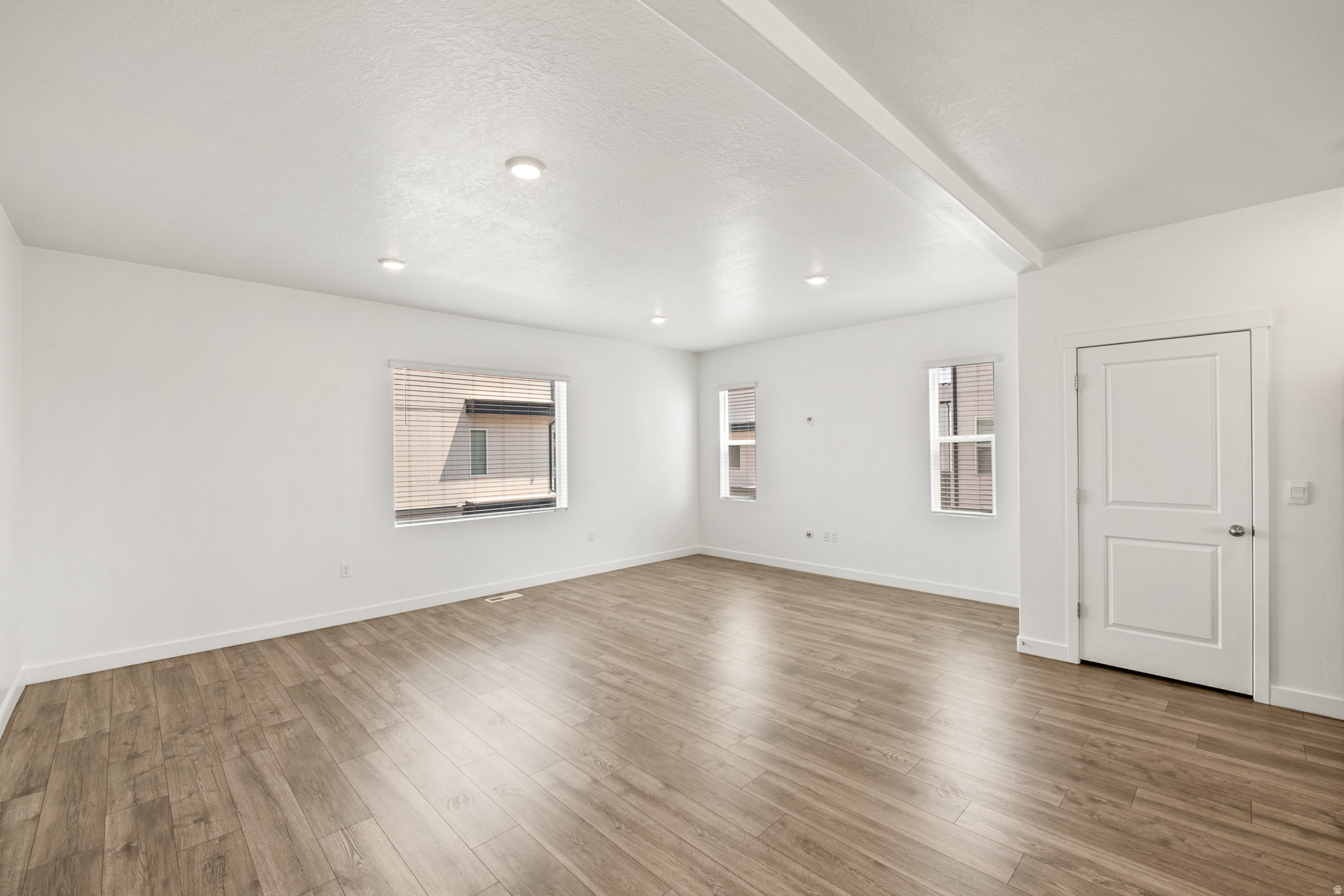 EDGEWATER - Residential