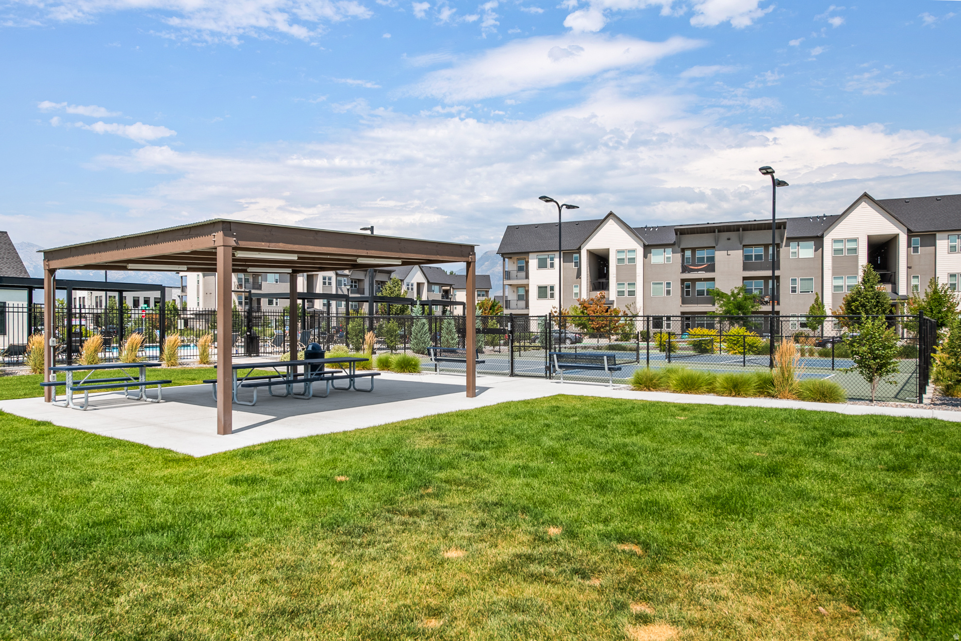 EDGEWATER - Residential