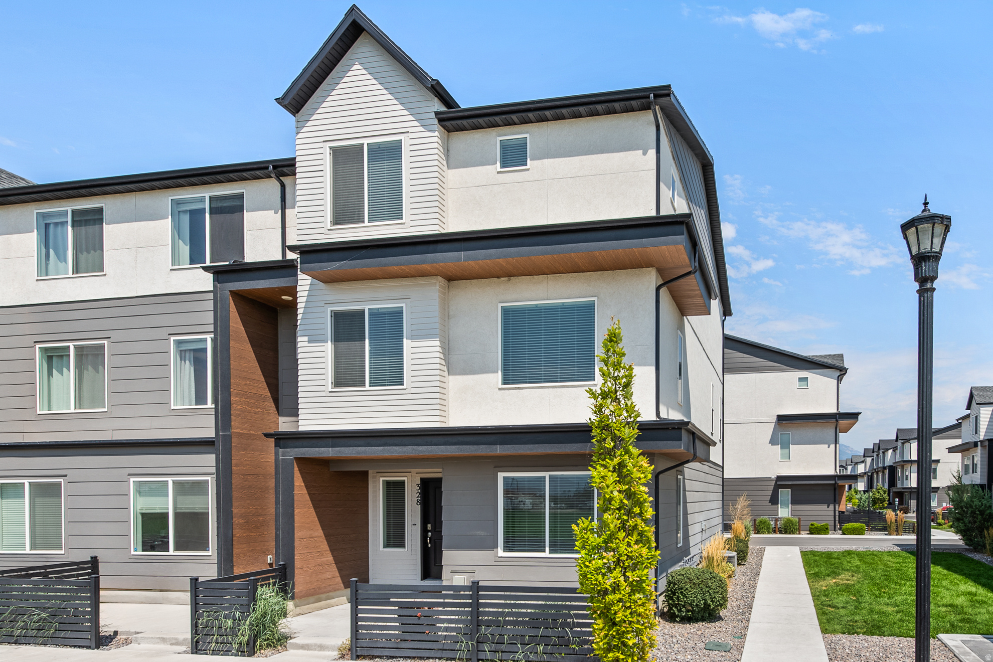 EDGEWATER - Residential