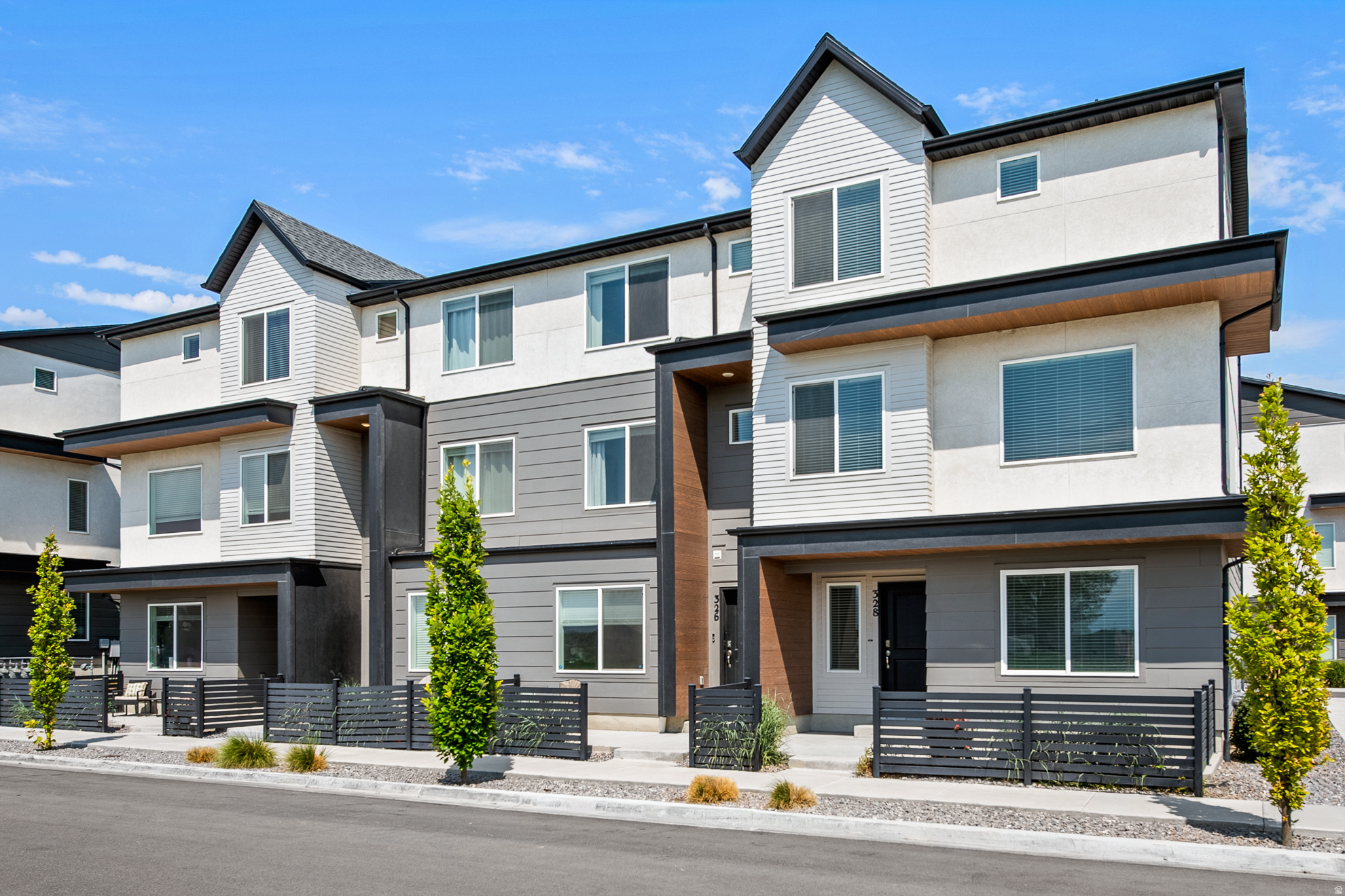 EDGEWATER - Residential