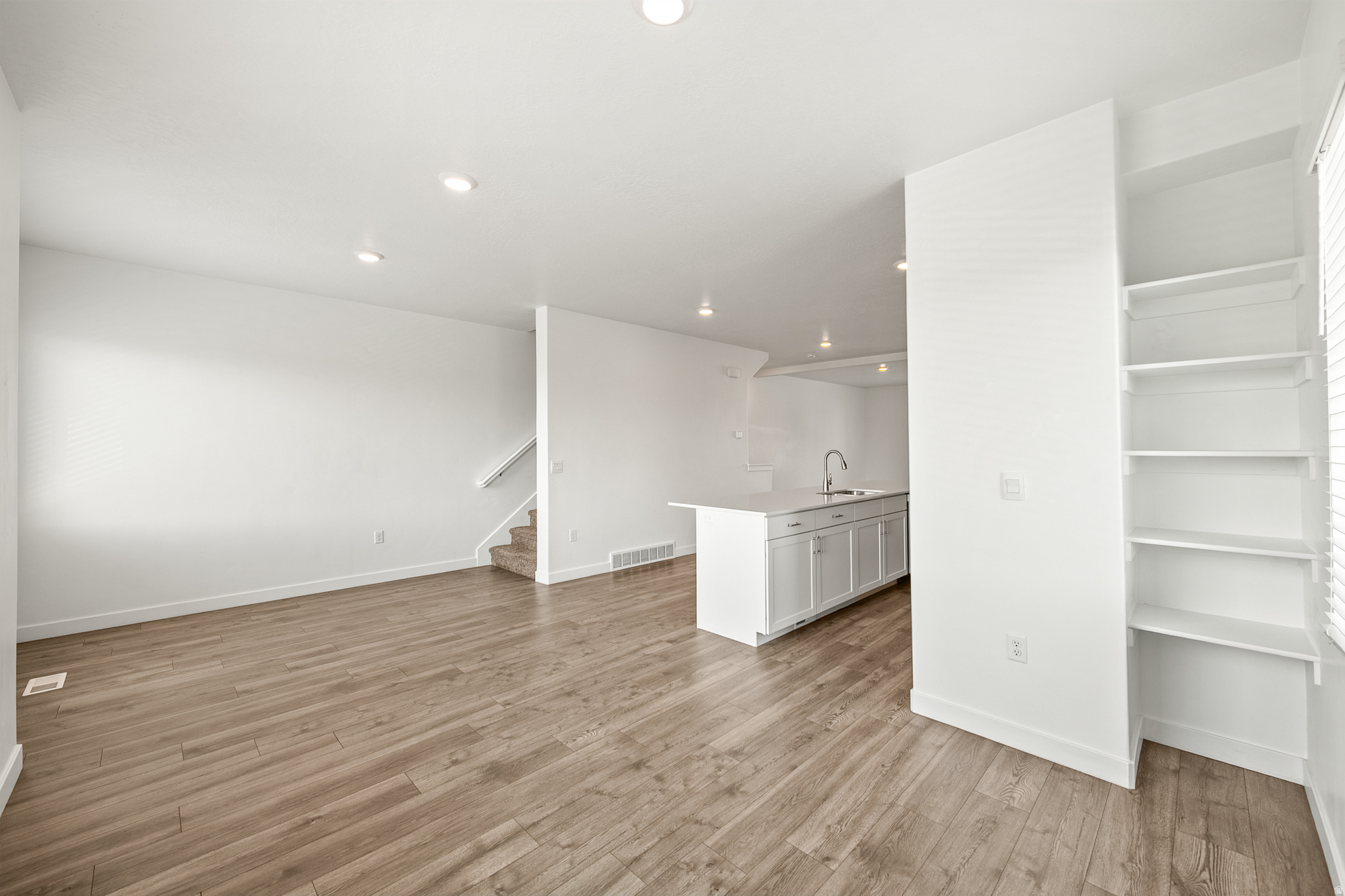 EDGEWATER - Residential