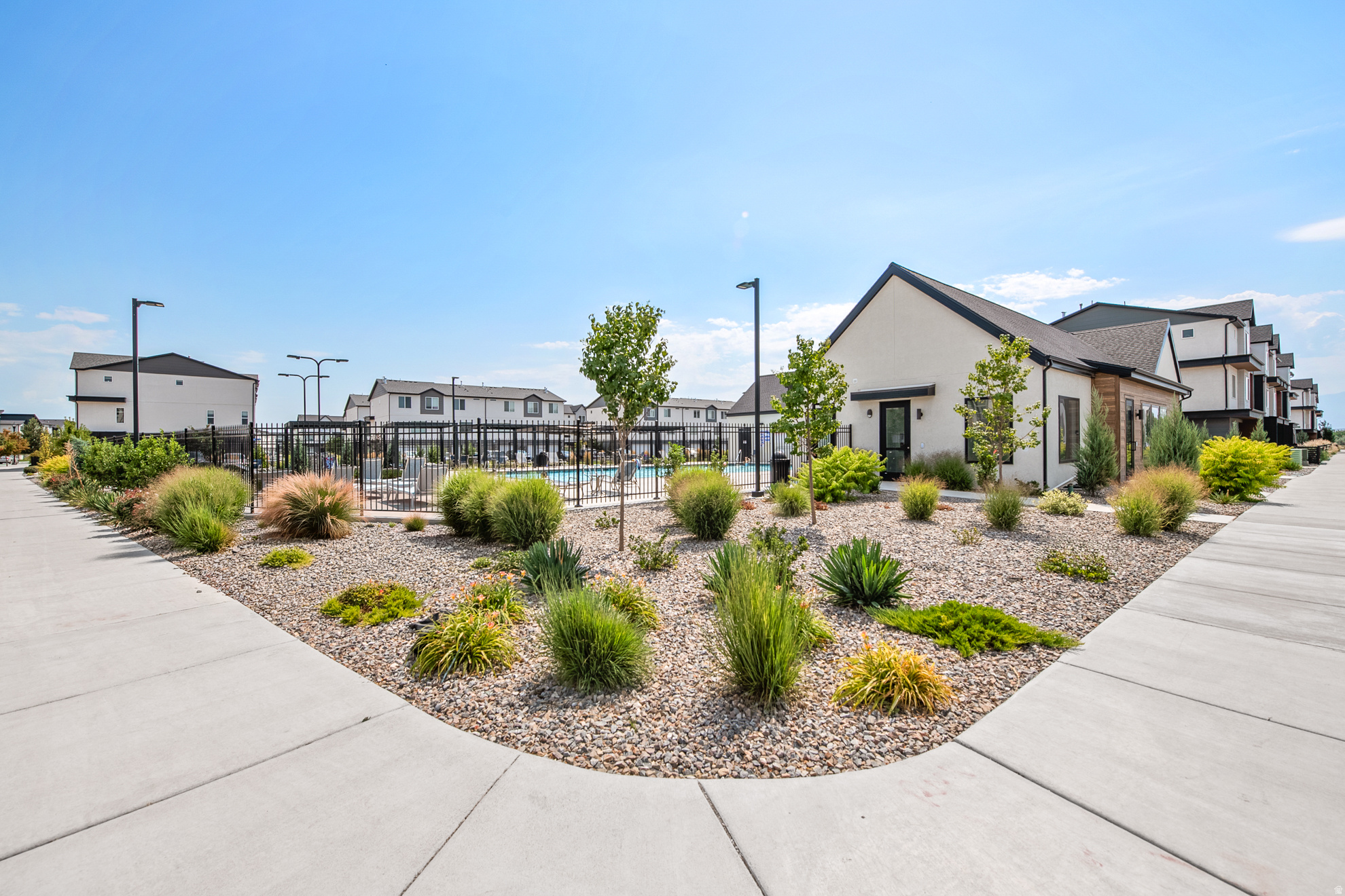 EDGEWATER - Residential