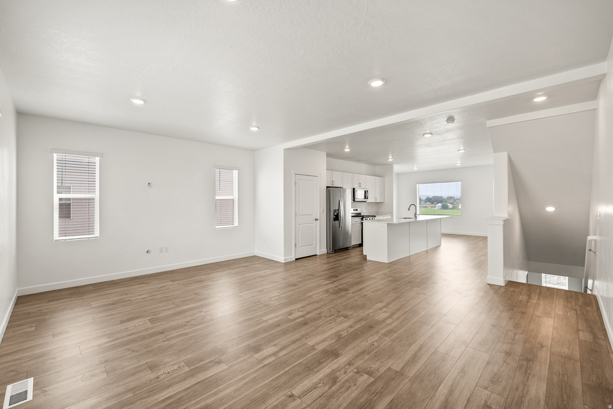 EDGEWATER - Residential