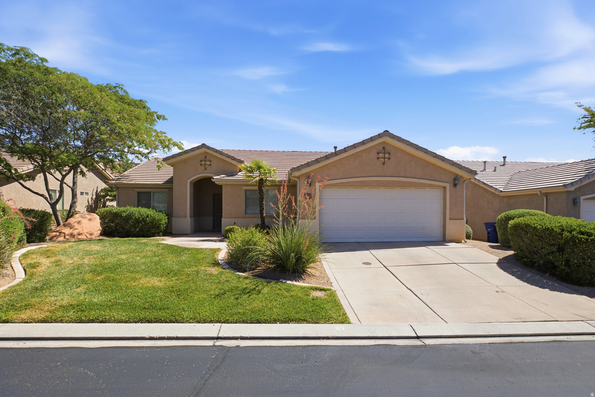 Great starter home or investment property in a convenient location just off River Road. Enjoy single-level living with a private yard and easy access to shopping, restaurants, the hospital, and other everyday amenities. Community features include a pool and pickleball courts.