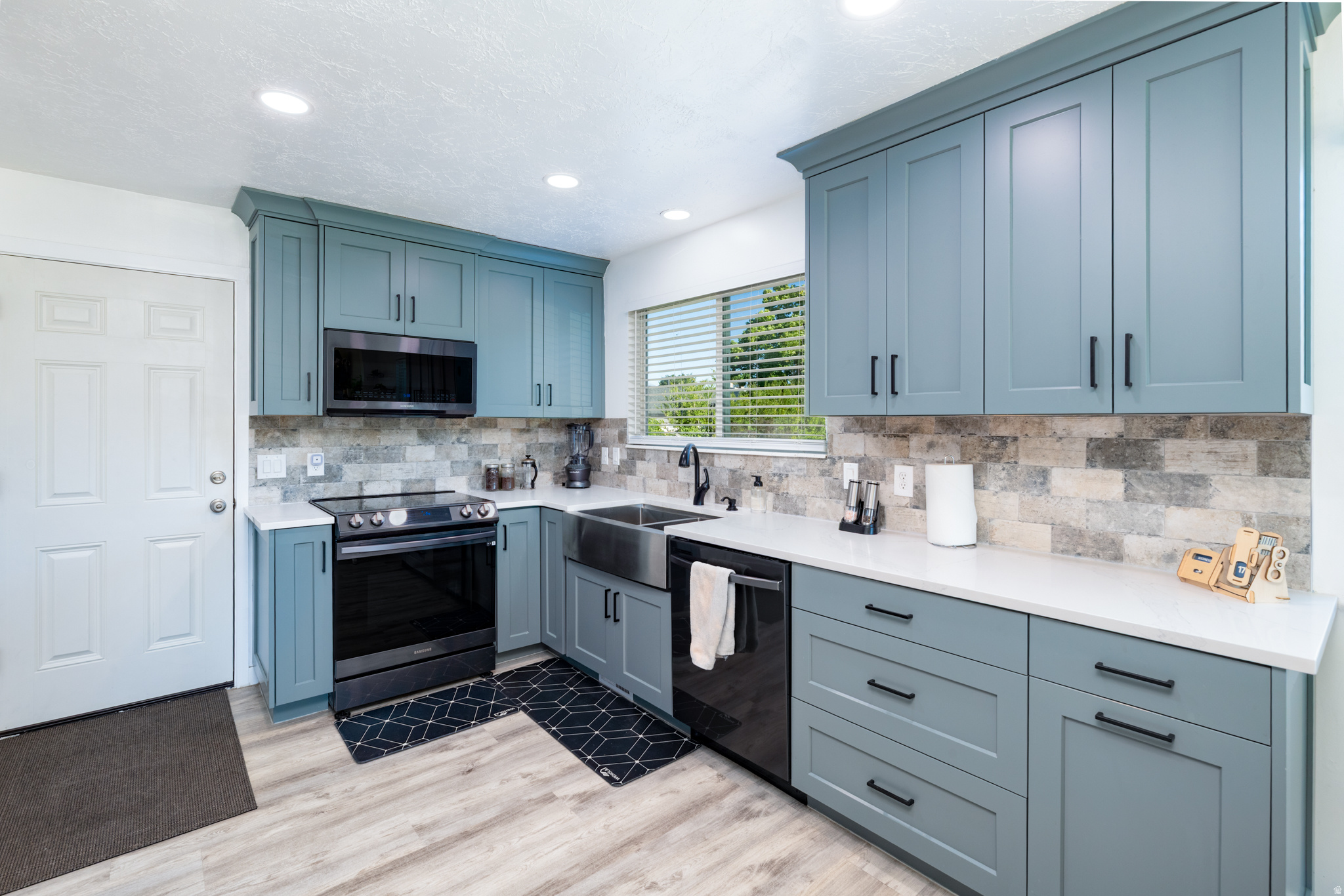 COLONY WEST - Residential