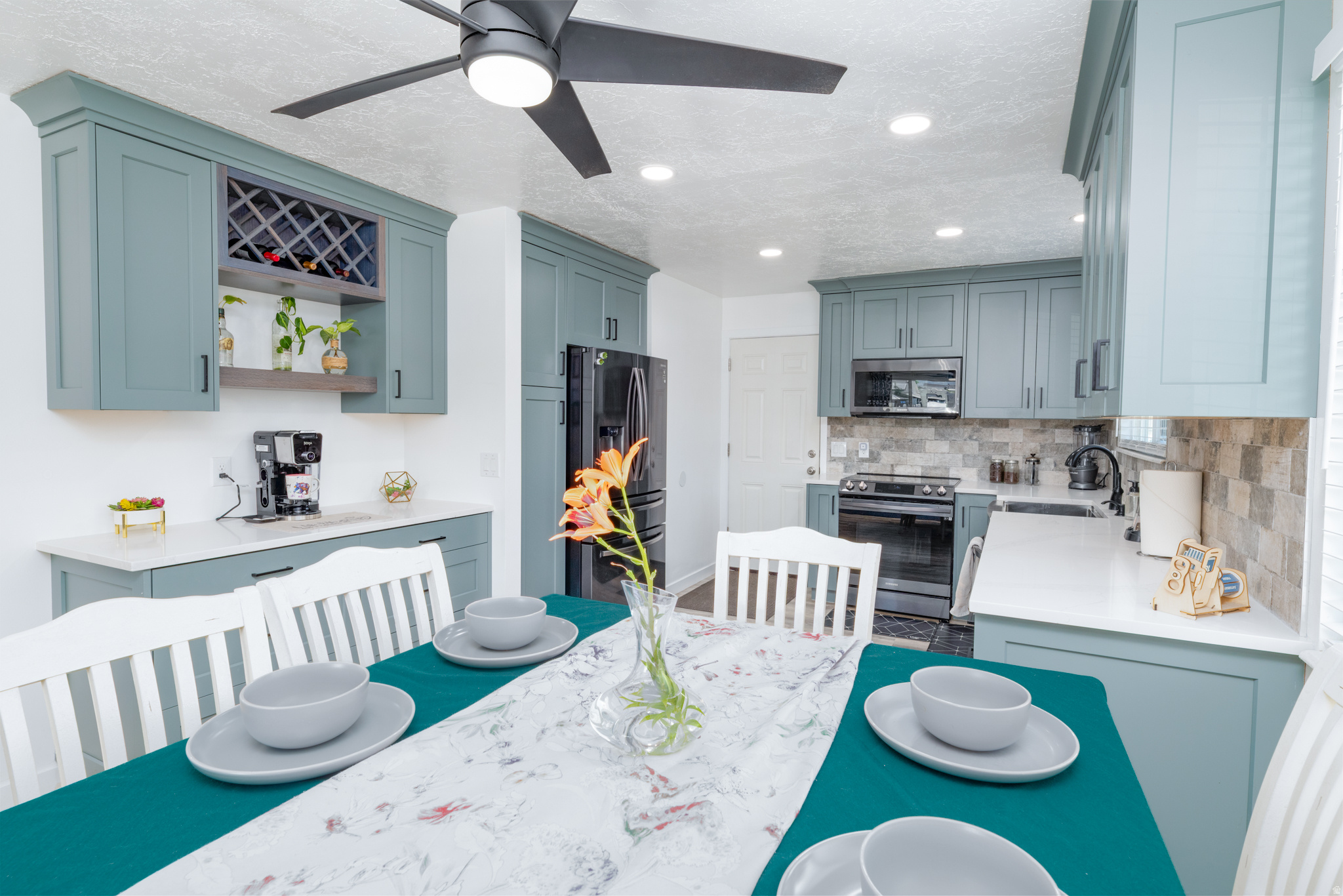 COLONY WEST - Residential