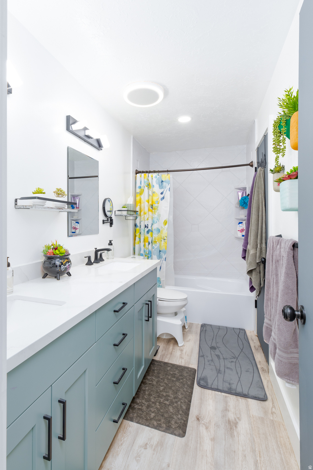 COLONY WEST - Residential