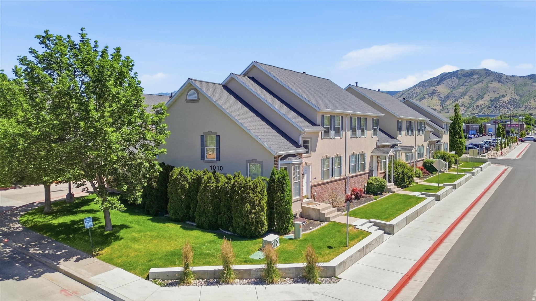 LEXINGTON VILLAGE - Residential